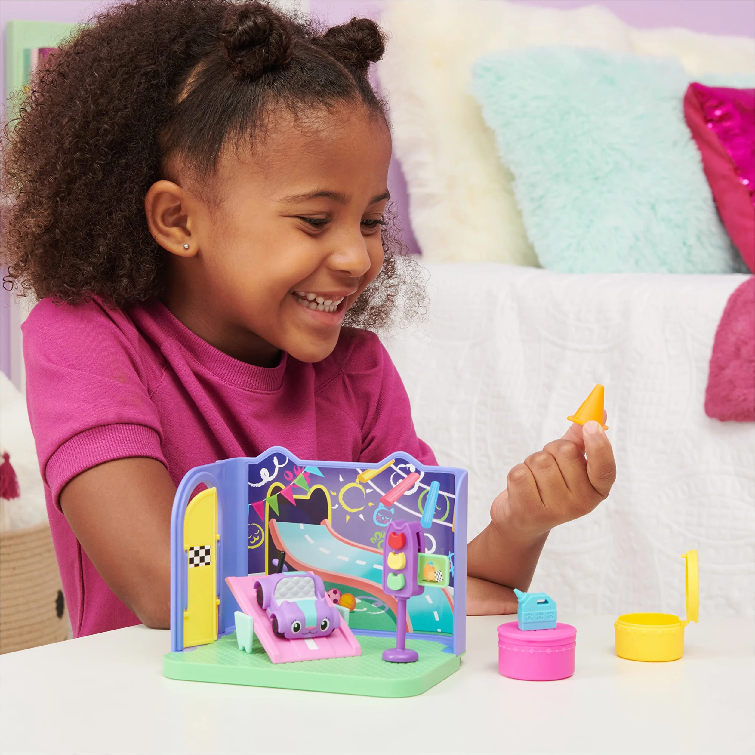 Gabby's Dollhouse i Magiczny Domek - Playset Deluxe Chabriolette Game Room - Figurka Akcesoria - Dom dla lalek - Zabawka dla dzieci od 3 lat