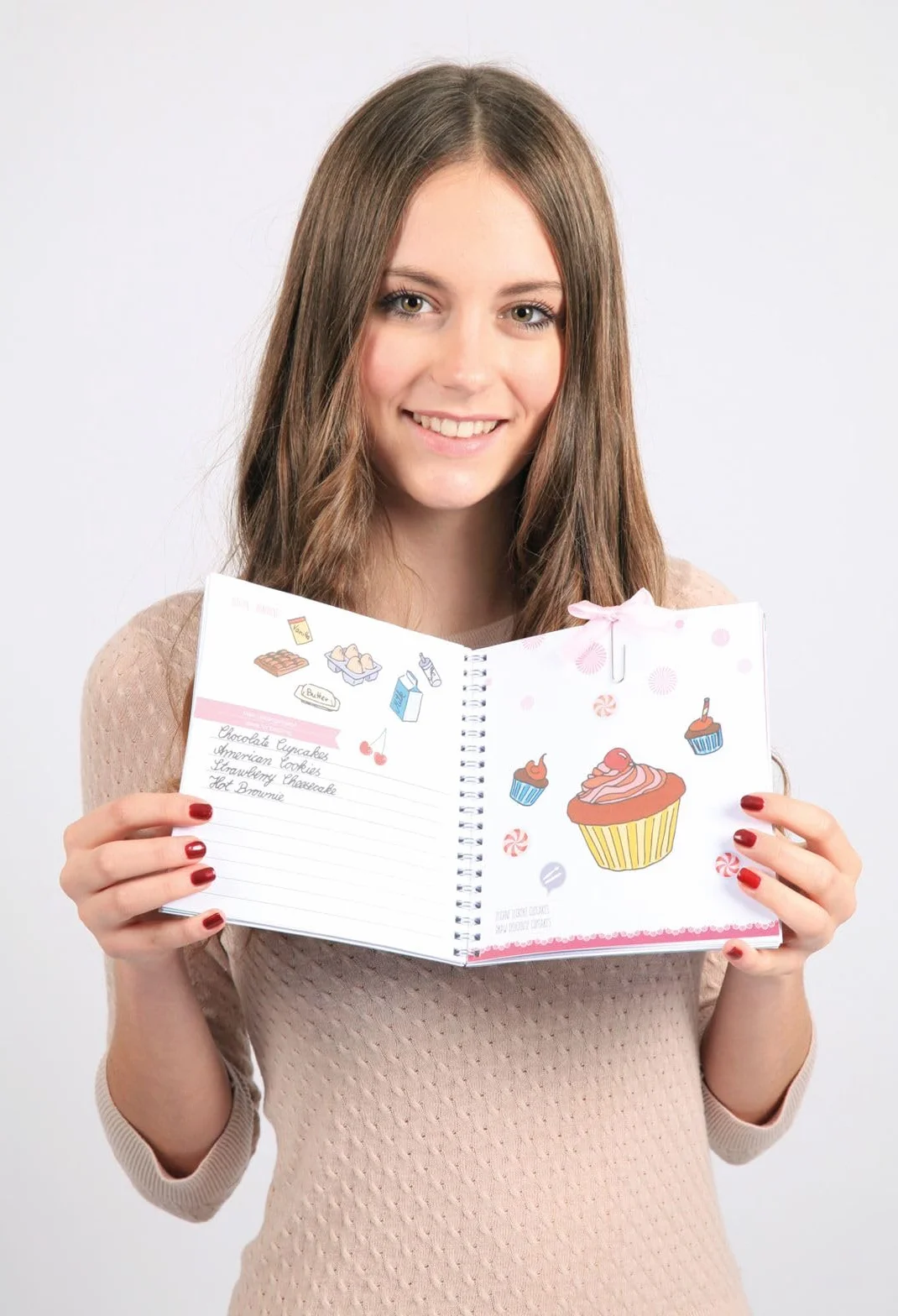 Lena 42332 - Zestaw Scrapbookingu z Albumem, 20 Tematów, 18 Arkuszy Naklejek, 300 Motywów, Narożniki Zdjęć, 2 Klipsy Wstążki, Kreatywny Zestaw dla Dzieci od 8 Lat