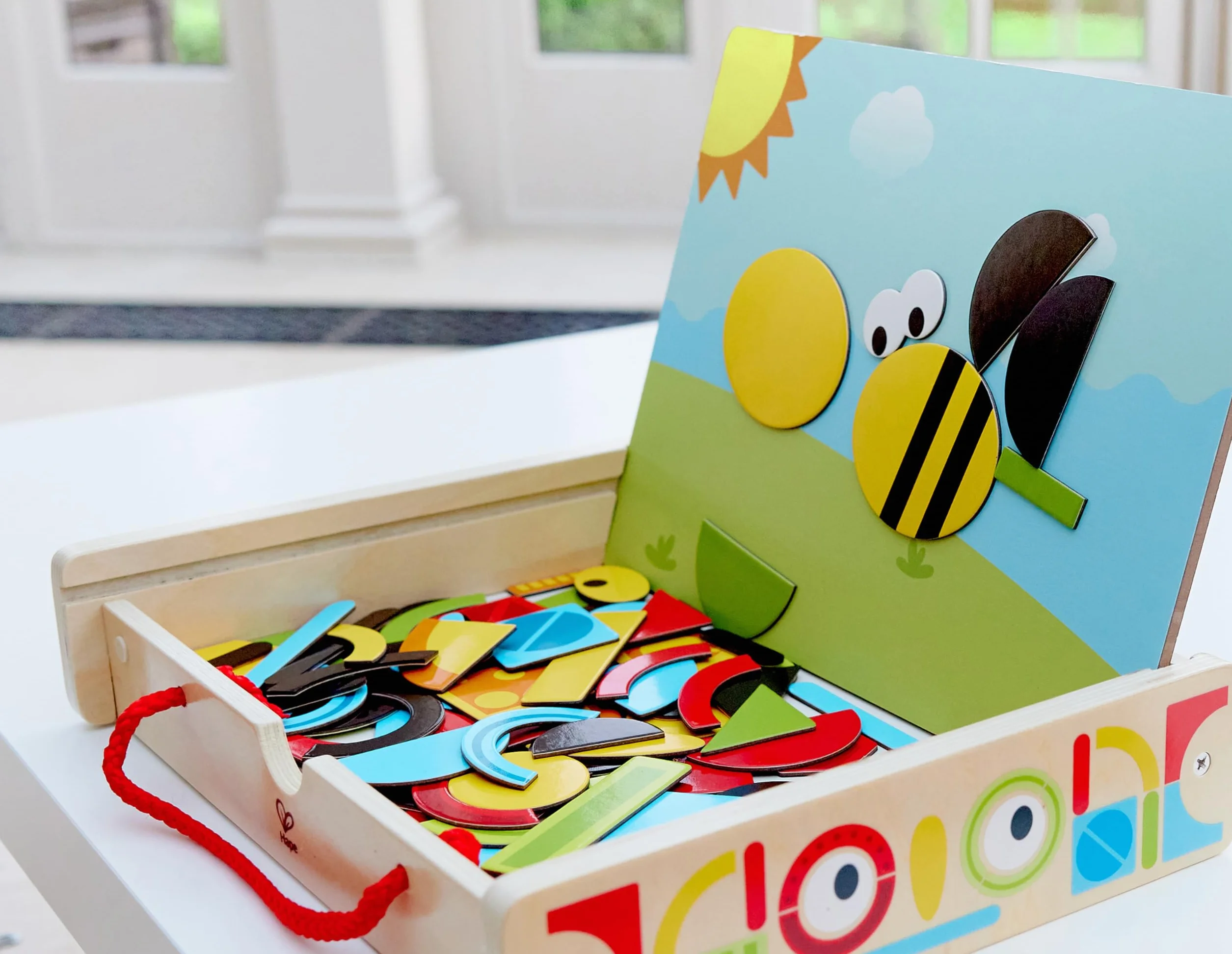 Hape E1631 Magnetic Art Box