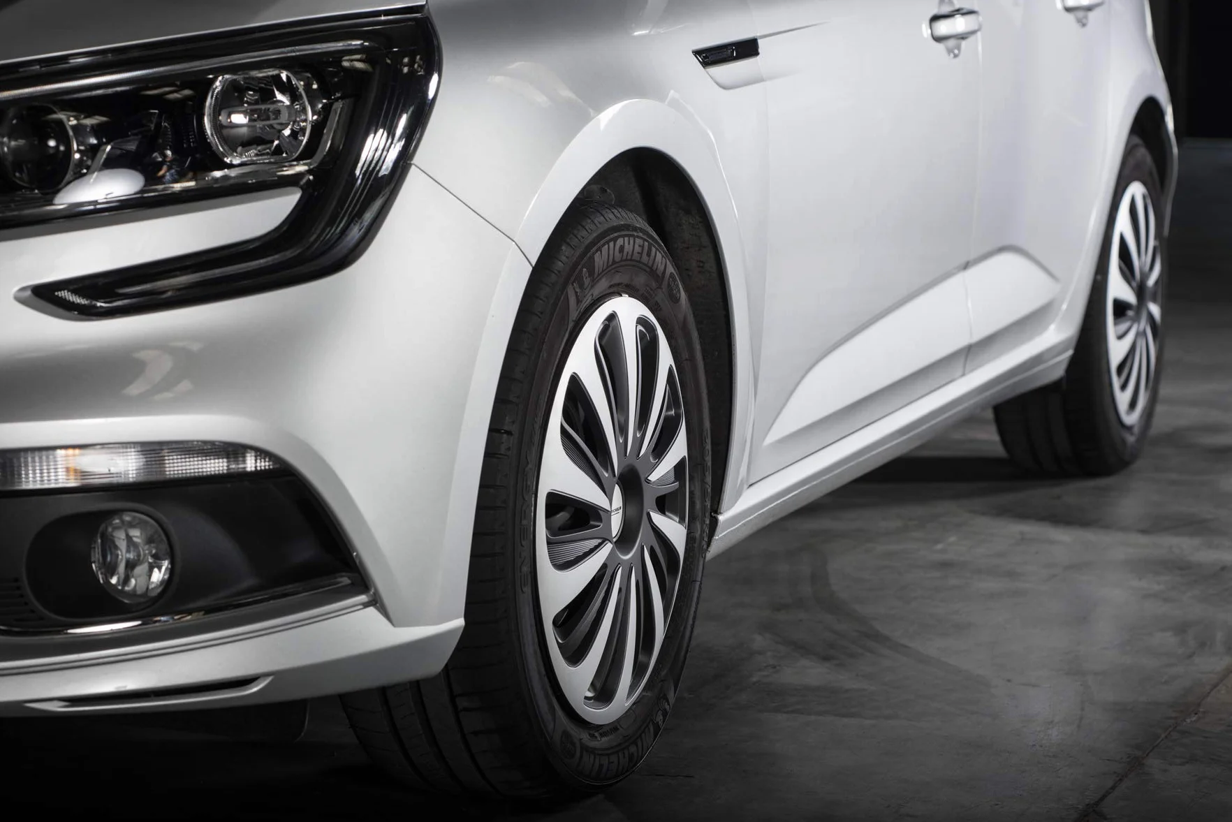 MICHELIN 4 kołpaki NVS 3D Black Edition, 17"