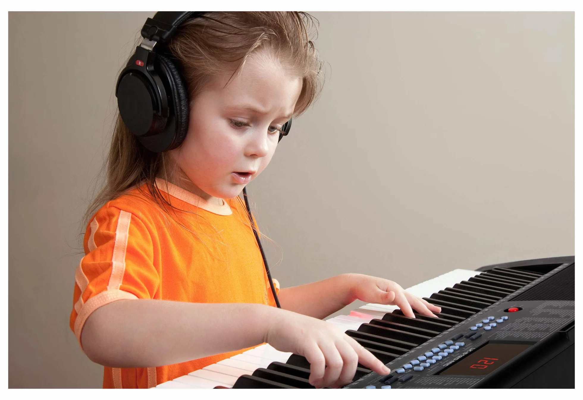 McGrey LK-6120-MIC Keyboard – klawiatura dla początkujących z 61 przyciskami świecącymi – 255 dźwięków i 255 rytmów – 50 utworów demo – w zestawie mikrofon – czarna