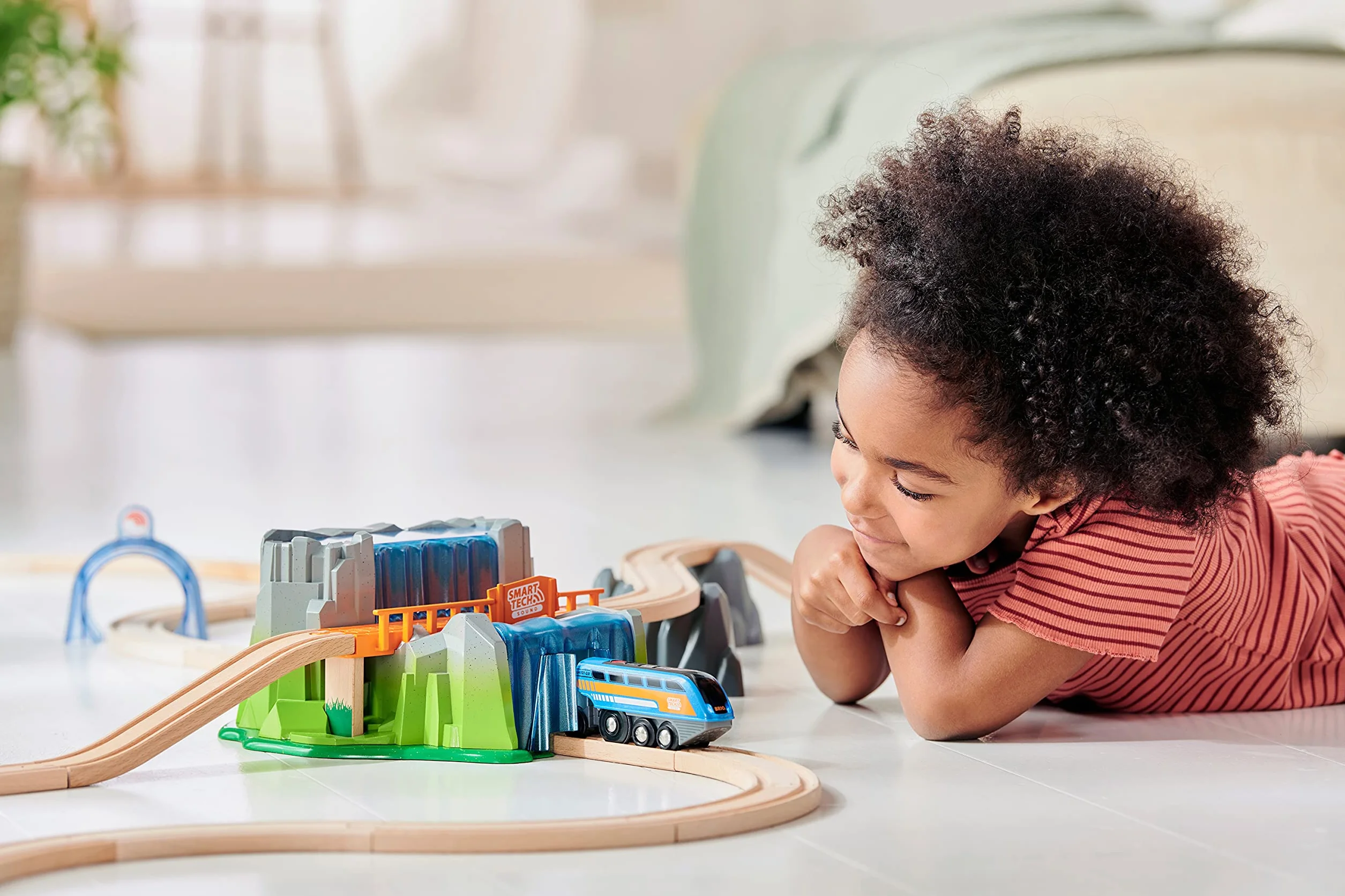 BRIO World 33978 Smart Tech Sound Waterfall Tunnel - Interaktywny dodatek do drewnianego pociągu - Zalecane od 3 lat