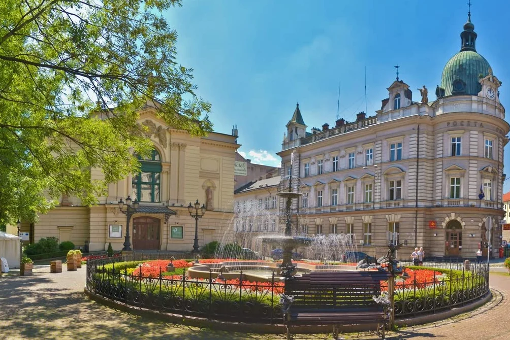 Lais Puzzle Bielsko-Biała, Bielice, Plac Teatralny - widok na Teatr Polski i Pocztę Główną. 2000 Części