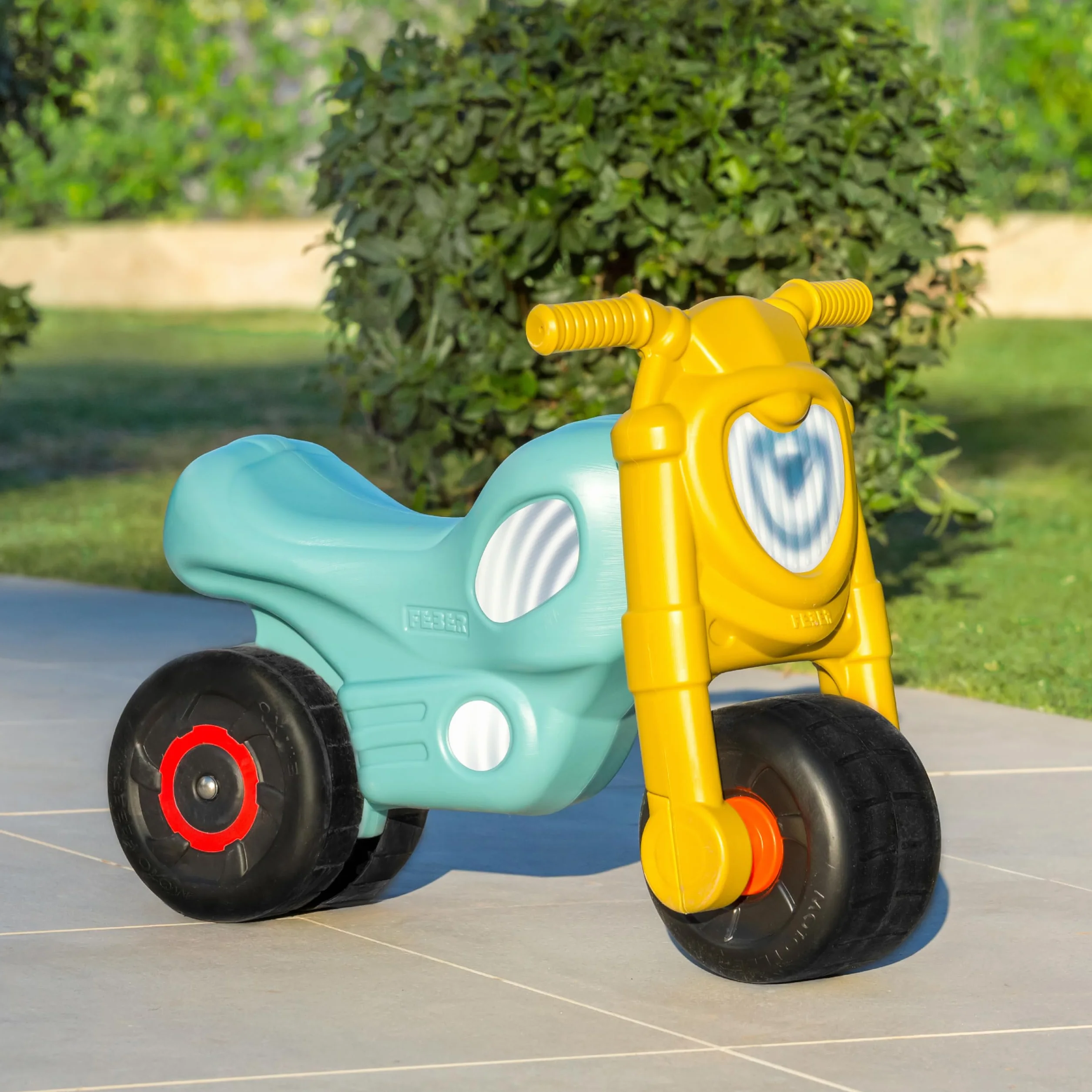 FEBER Famosa (FED30000) na co dzień, waga motocyklowa z konstrukcją, która zapewnia relaks, stabilność i bezpieczeństwo, rozwój dla dzieci w wieku od 18 miesięcy do 3 lat