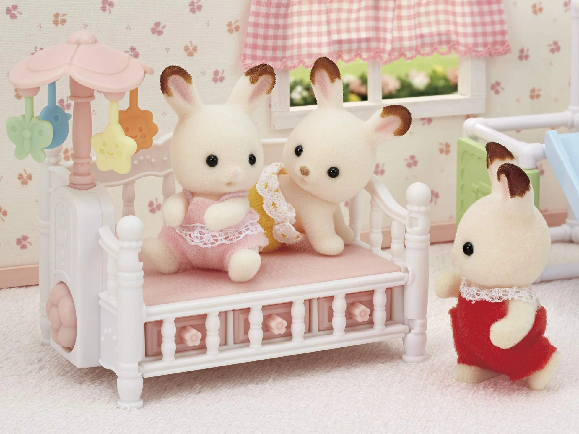 Sylvanian Families 5534 Łóżeczko z karuzelką