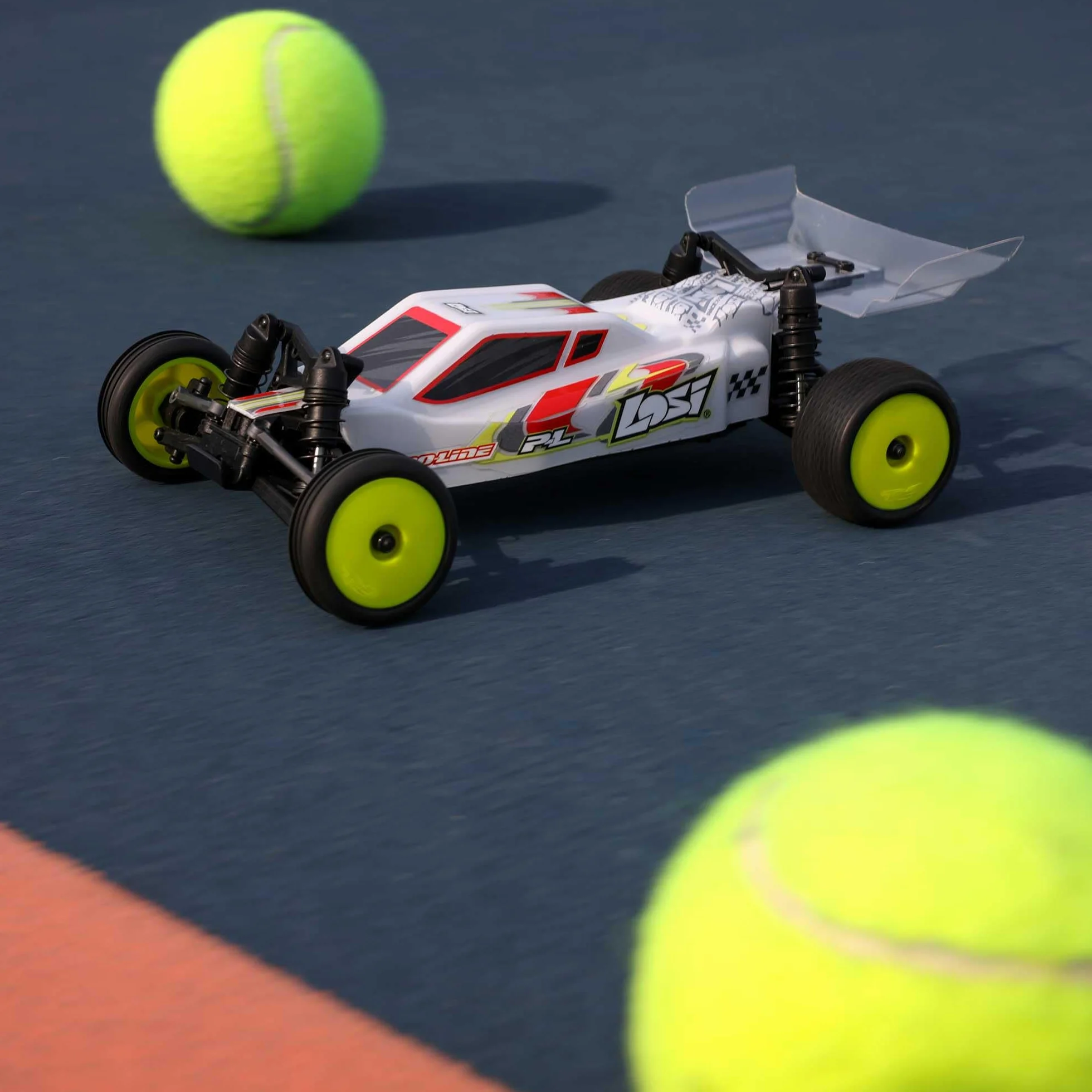Losi Micro-B Buggy z napędem na 2 koła, biały RTR LOS00007T1