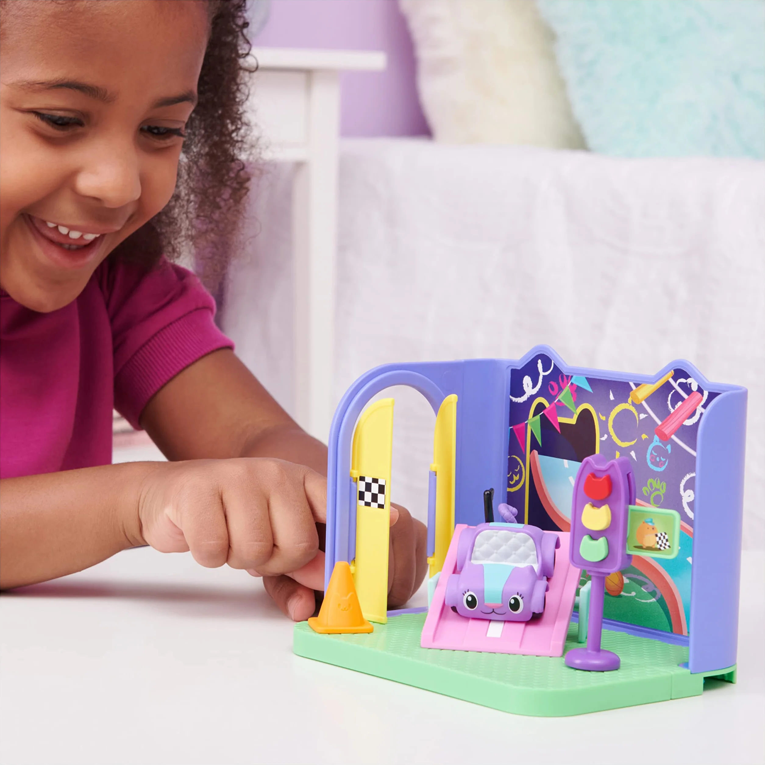 Gabby's Dollhouse i Magiczny Domek - Playset Deluxe Chabriolette Game Room - Figurka Akcesoria - Dom dla lalek - Zabawka dla dzieci od 3 lat