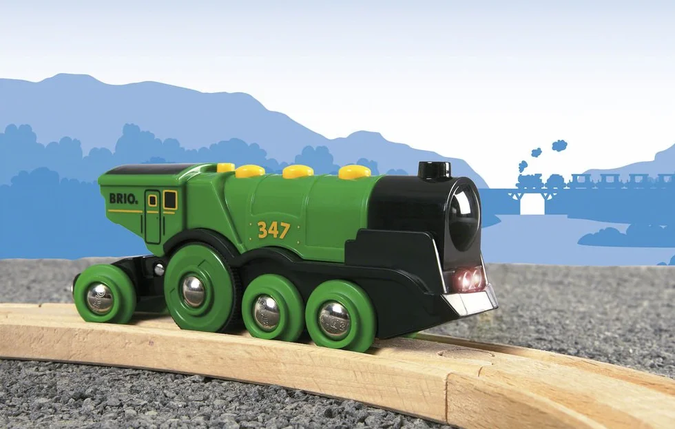 BRIO World Big Green Action lokomotywa drewniany pociąg zasilany bateriami dla dzieci w wieku od 3 lat - kompatybilny ze wszystkimi zestawami kolejowymi BRIO i akcesoriami