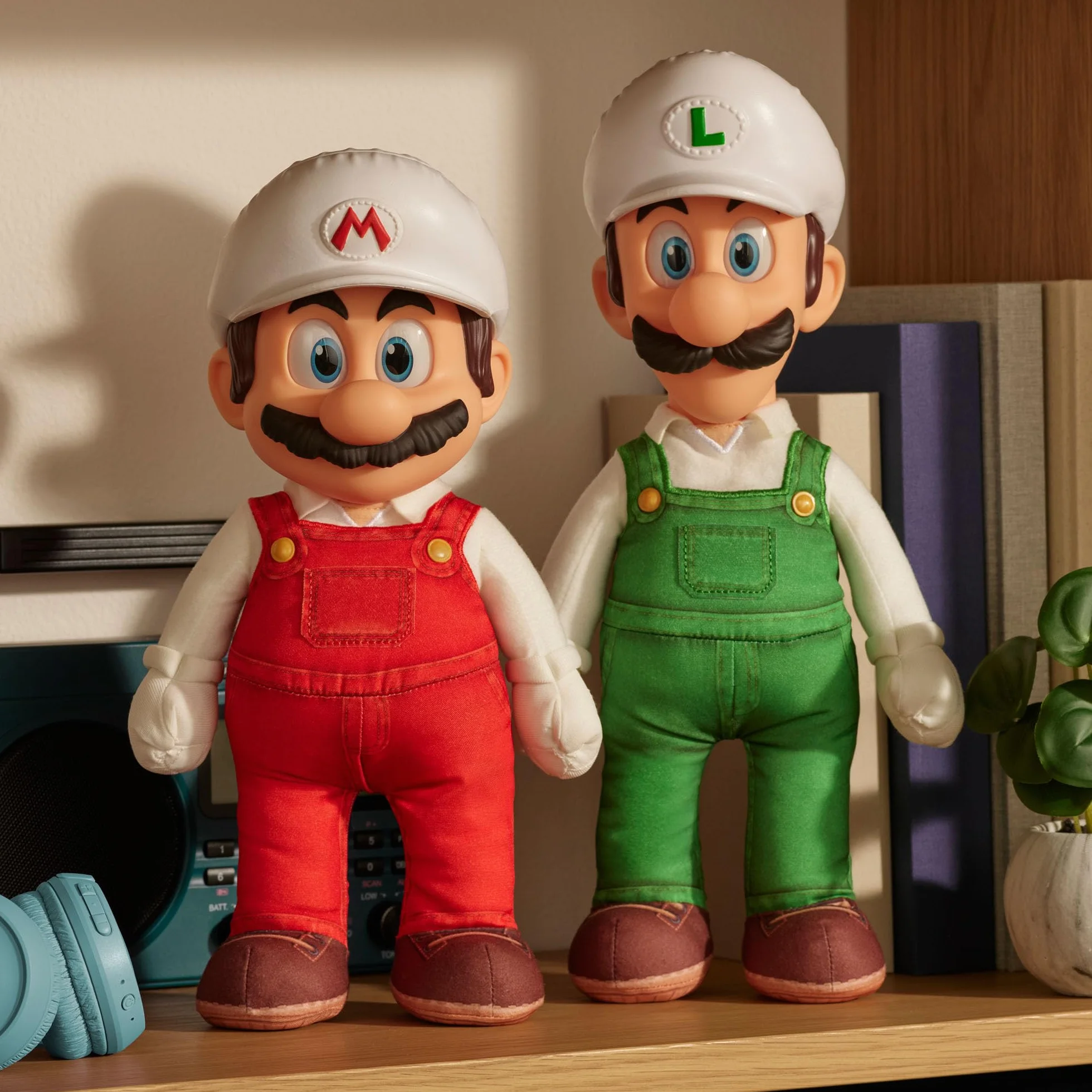 Super Mario Galaxy Movie Fire Mario Poseable Plush 14" / 35 cm, oficjalna licencja Jakks Pacific, pluszowa figurka z rzeźbioną głową Roto, kolekcjonerska pluszowa figurka Nintendo, 3+