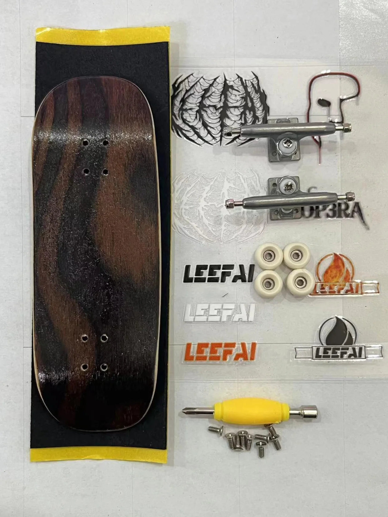 LEEFAI Pro Drewniany zestaw podstrunnicy, 34 x 96 mm, 5-warstwowy klonowy pokład g4 ciężarówki i uretanowe 65d mini kółka do deskorolki