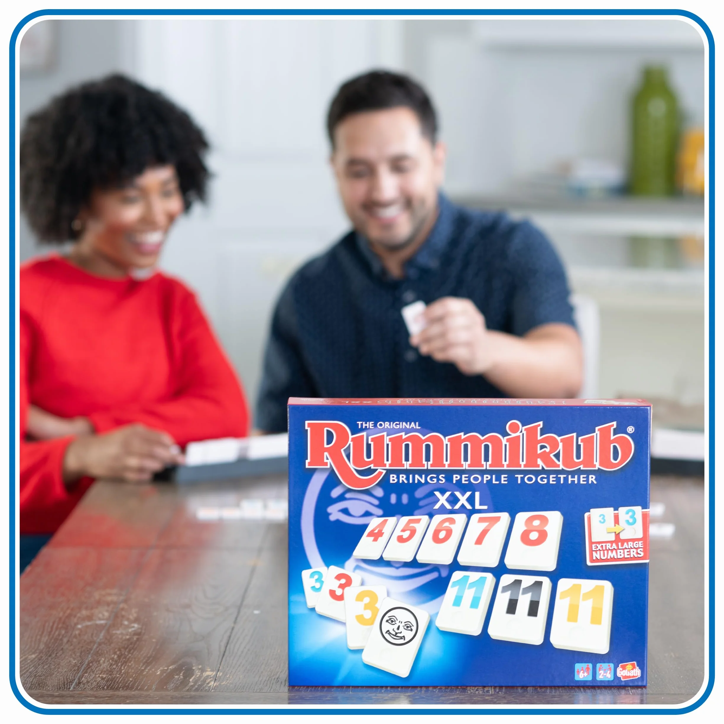 Rummikub XXL z większymi liczbami. Łatwiejszy do odczytania. Słynna gra strategiczna dla całej rodziny. TWÓRZ trójkąty lub drabiny. Baw się dobrze w tej grze dla wszystkich grup wiekowych, 928842