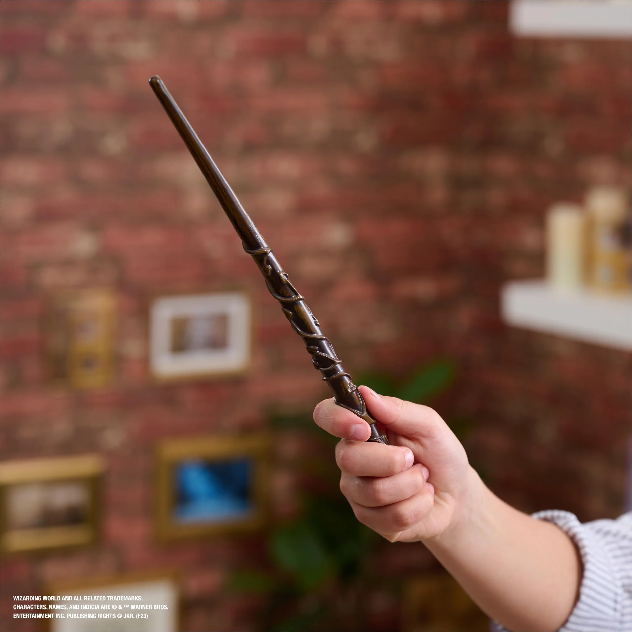 Wizarding World Harry Potter - Autentyczna różdżka Hermiona Granger z tworzywa sztucznego z uchwytem Hogwart, ok. 30,5 cm, zabawka dla dzieci od 14 lat, artykuł dla fanów, złoty