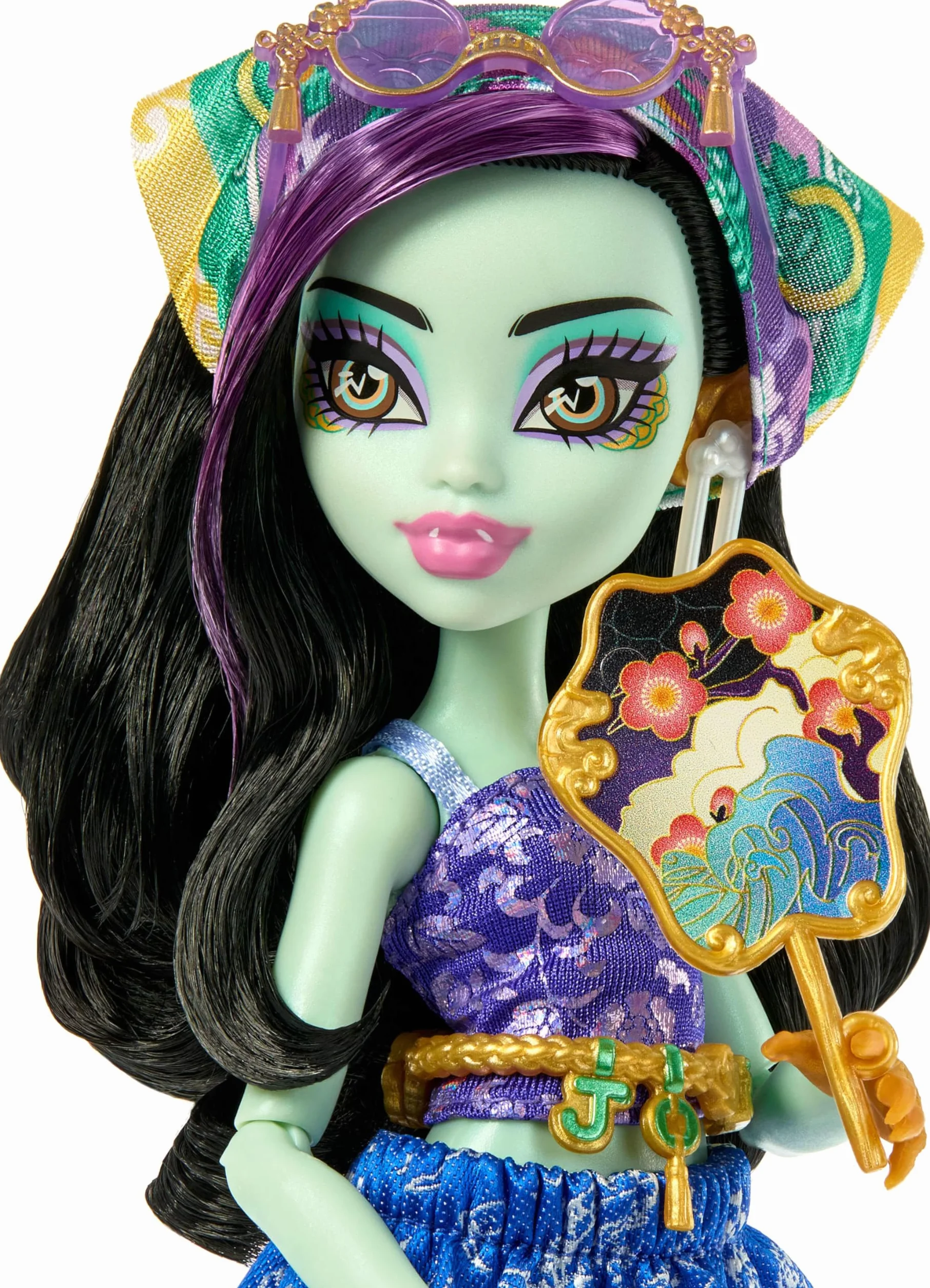 Monster High Straszysekrety Seria 7 Upiorystyczne wakacje Jinafire Long Zestaw: lalka, walizka i akcesoria-niespodzianki, w tym ubranka dla lalki, zabawka dla dzieci 4+, JDR52
