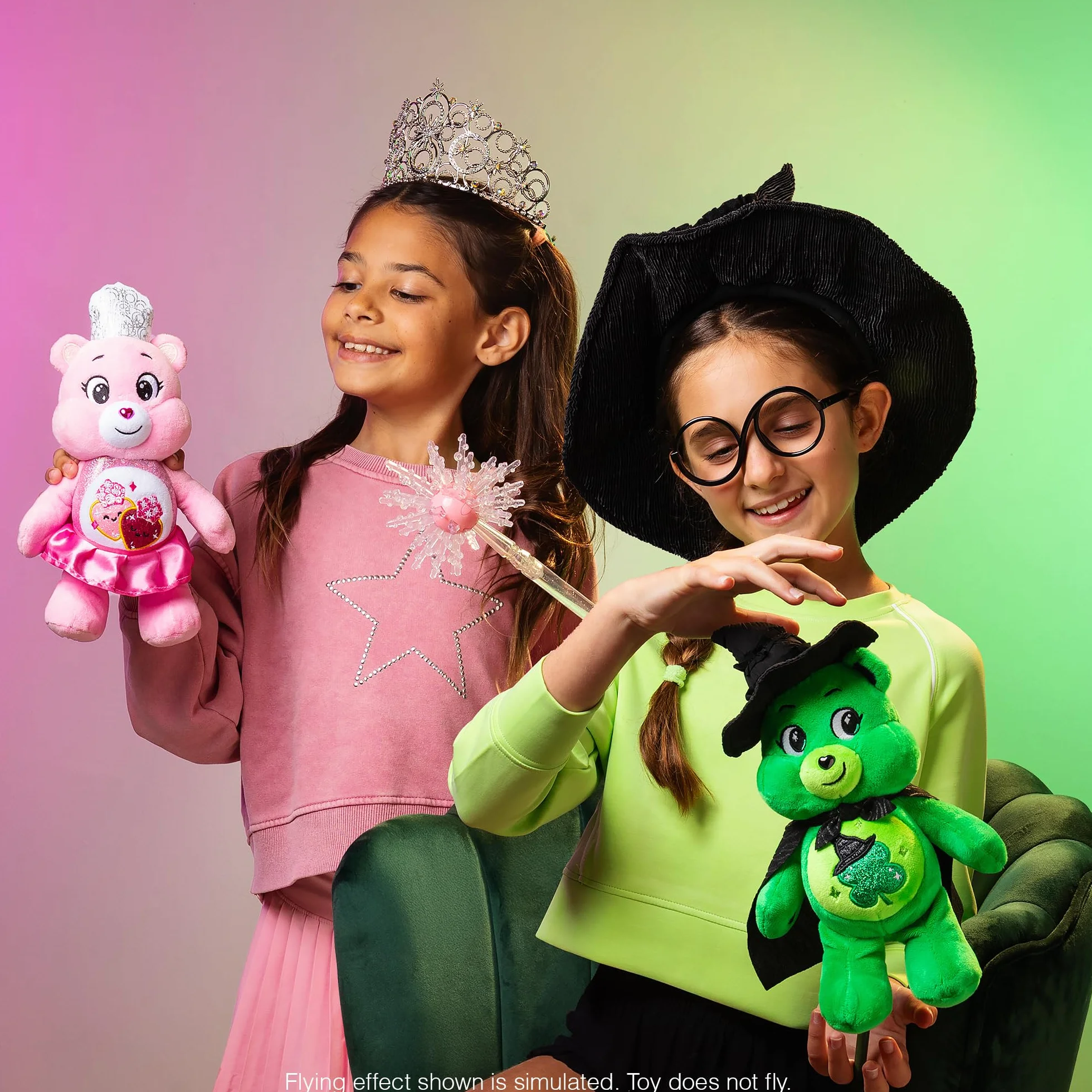 Basic Fun Care Bears Wicked Maskotka Pluszowa 22 cm – Love-a-lot Bear jako Glinda – Limitowana edycja teatralnego crossovera
