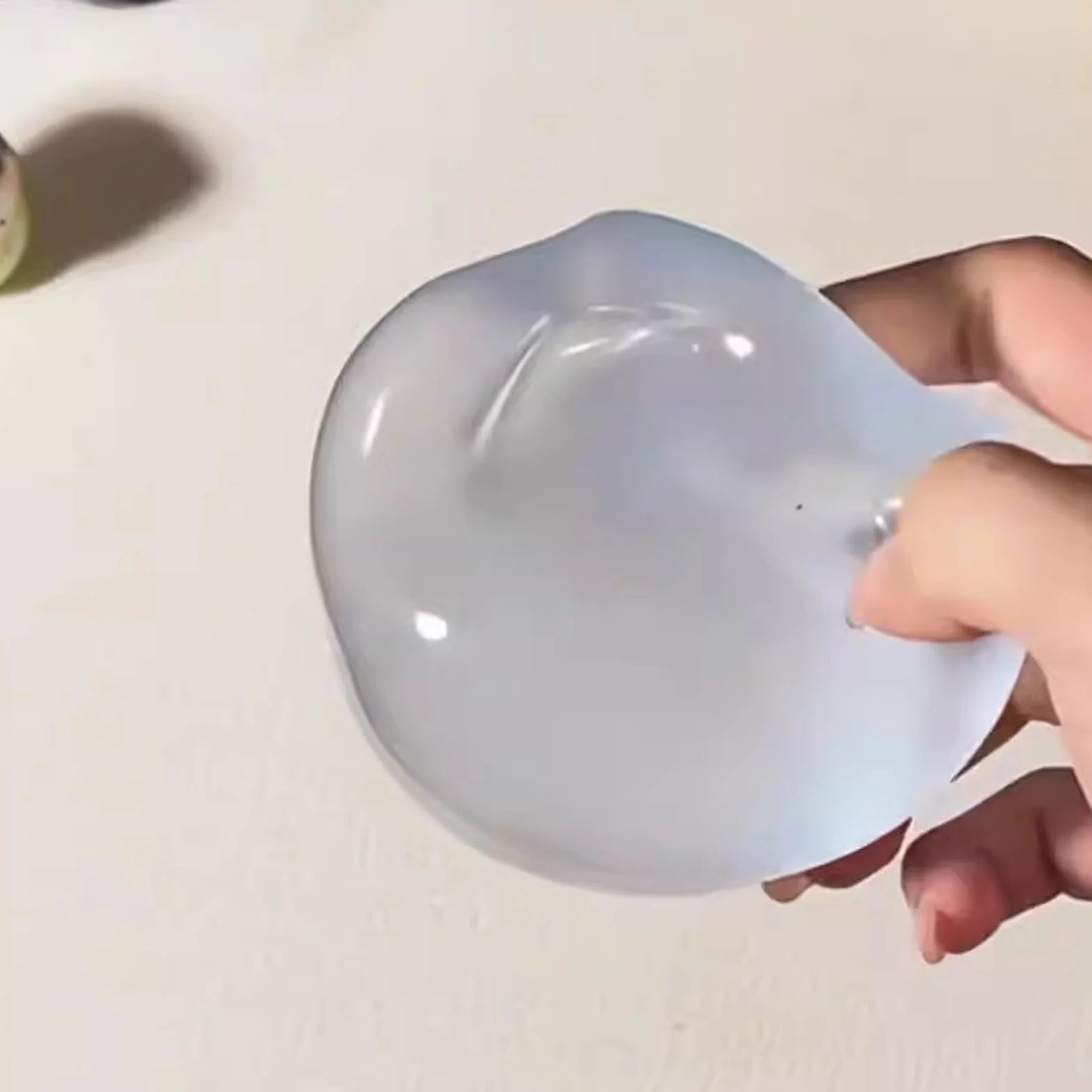 Kulka do squishies z oleju kokosowego, 6 cm, ręcznie wykonana, wyciskana piasek, kleista, nieprzylepna, wielokrotnego użytku, idealna do pracy, nauki, podróży