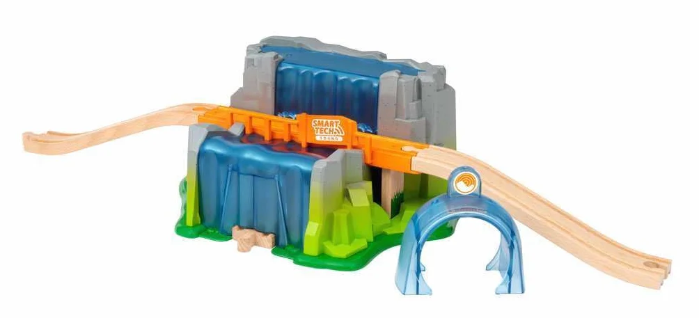 BRIO World 33978 Smart Tech Sound Waterfall Tunnel - Interaktywny dodatek do drewnianego pociągu - Zalecane od 3 lat