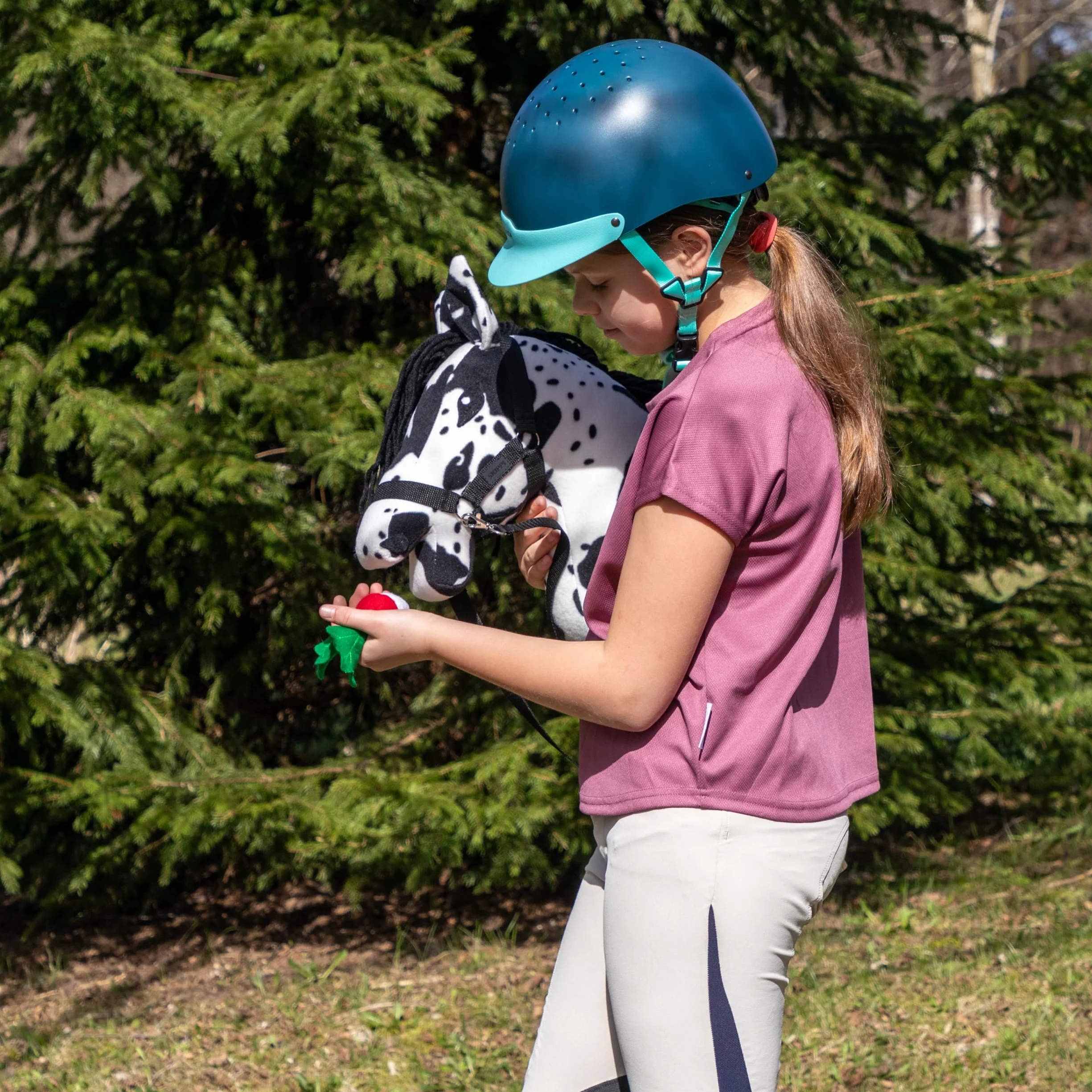 SKIPPI Hobby Horse Karo-srokaty, Biało Czarny Koń na Kiju, Łaciaty Konik na Patyku, Duży A3, Biały Koń w Łaty, Kantar i Wodze w Zestawie, prezent dla Dziewczynki, dla Dziecka