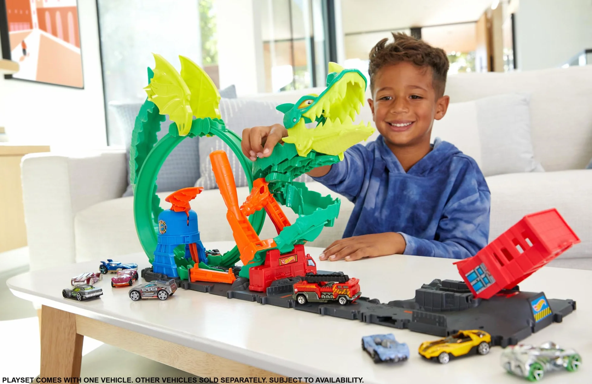 Hot Wheels Tor wyścigowy Pętla smoka Zestaw do zabawy z wyzwaniami kaskaderskimi i 1 samochodzikiem Hot Wheels, zabawka łączy się z innymi zestawami, świetny prezent dla dzieci od 5 lat, HJV70