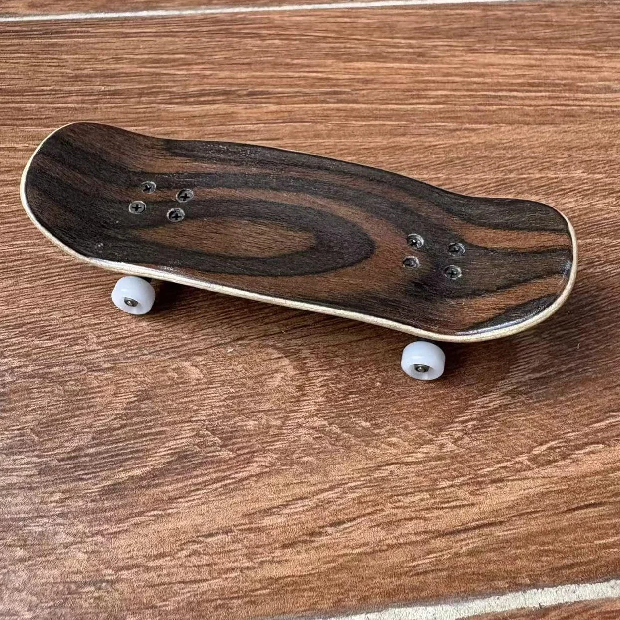 LEEFAI Pro Podstrunnica, kompletna, 34 x 96 mm, wstępnie zmontowana, z masywnymi metalowymi ciężarówkami, kołami łożyskowymi - seria dla początkujących podstrunnic OP3RA (moc malowania)