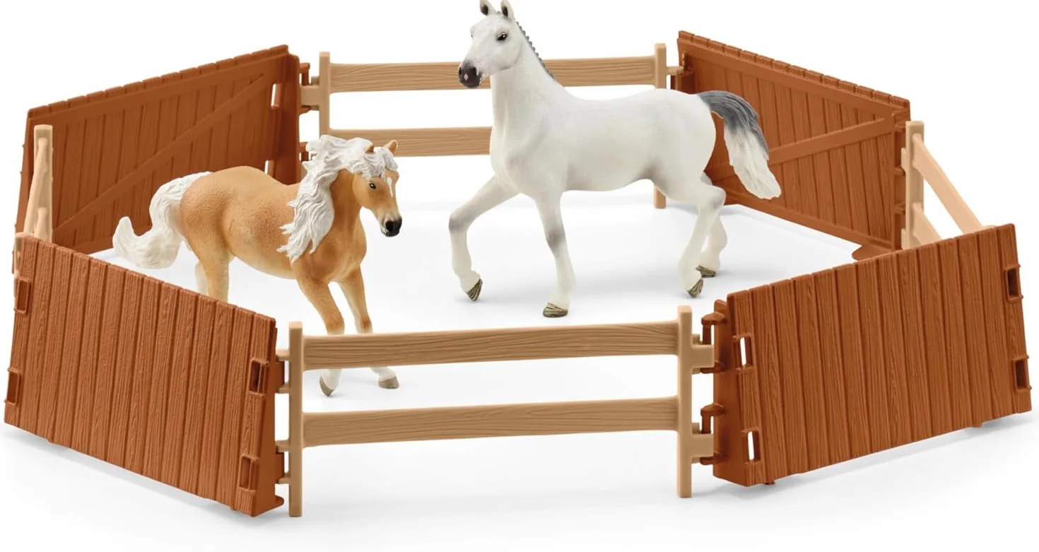 schleich HORSE CLUB | Arena Jeździecka Peppertree 42639 | z przeszkodami, padokiem i akcesoriami | prezent dla dziewczynek i chłopców | konie zabawki od 5 lat | zestaw 179 elementów