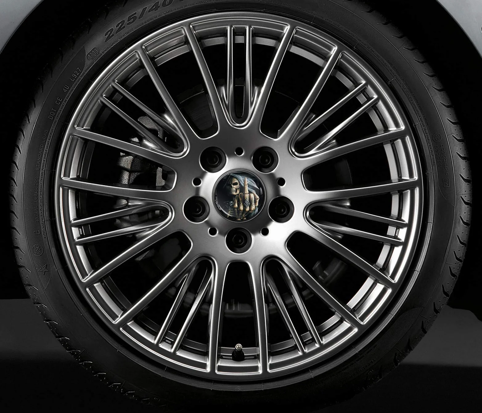 Biomar Labs 4 x 68mm Kołpaki piasty ze stopu metali lekkich Kompatybilne z BMW 36136783536 Kołpaki Czarny Czaszka CB 25