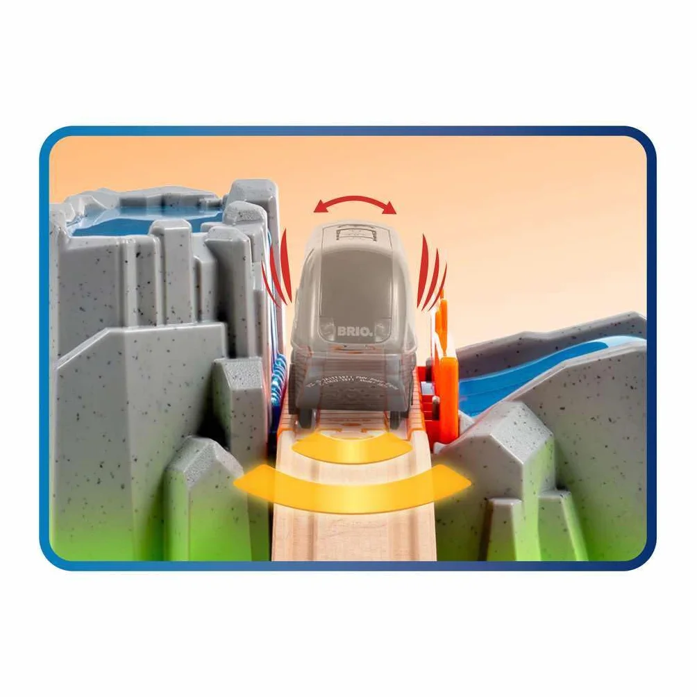 BRIO World 33978 Smart Tech Sound Waterfall Tunnel - Interaktywny dodatek do drewnianego pociągu - Zalecane od 3 lat