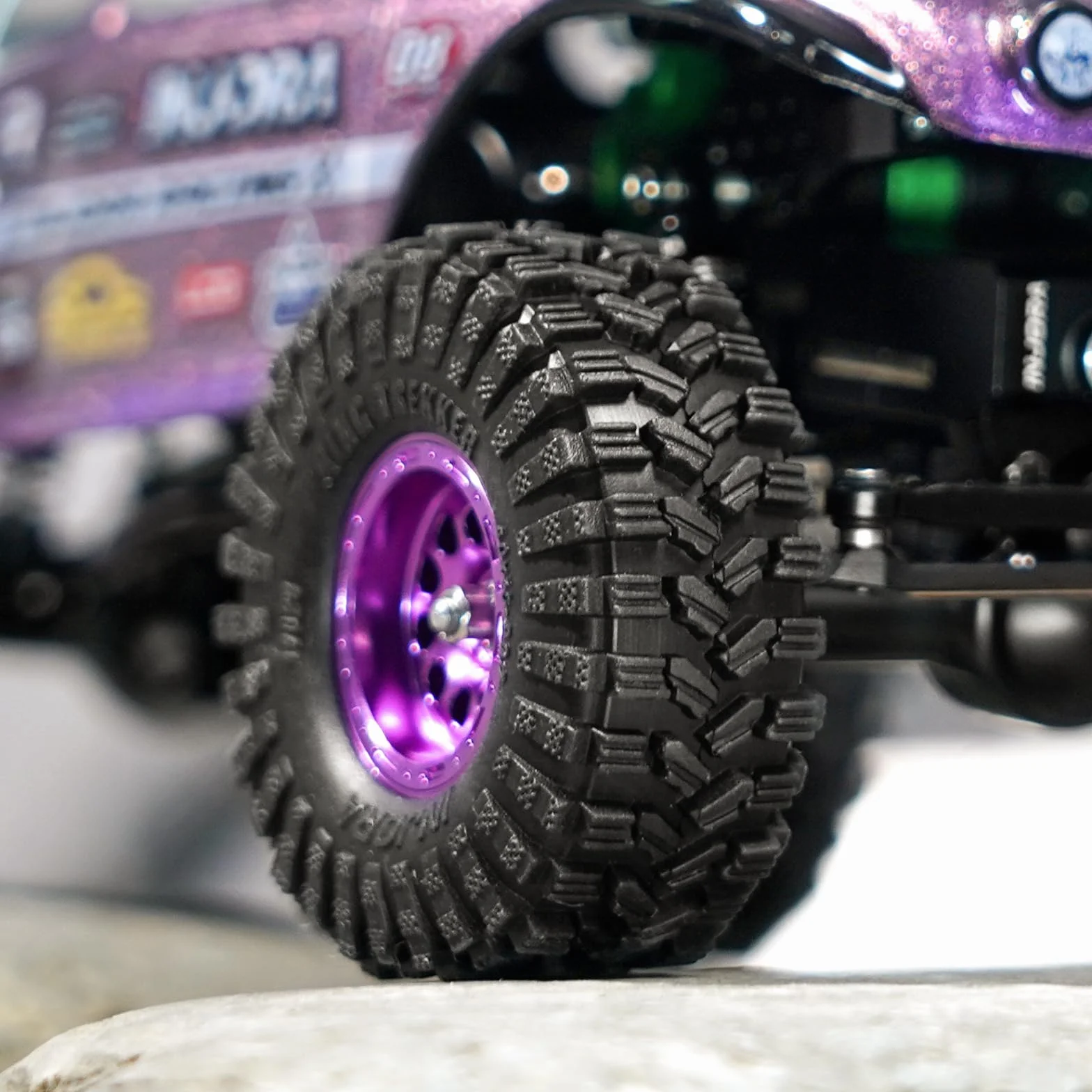 INJORA 40 x 15 mm 0,7" King Trekker opony do 1:30 Axial SCX30 (T7024)