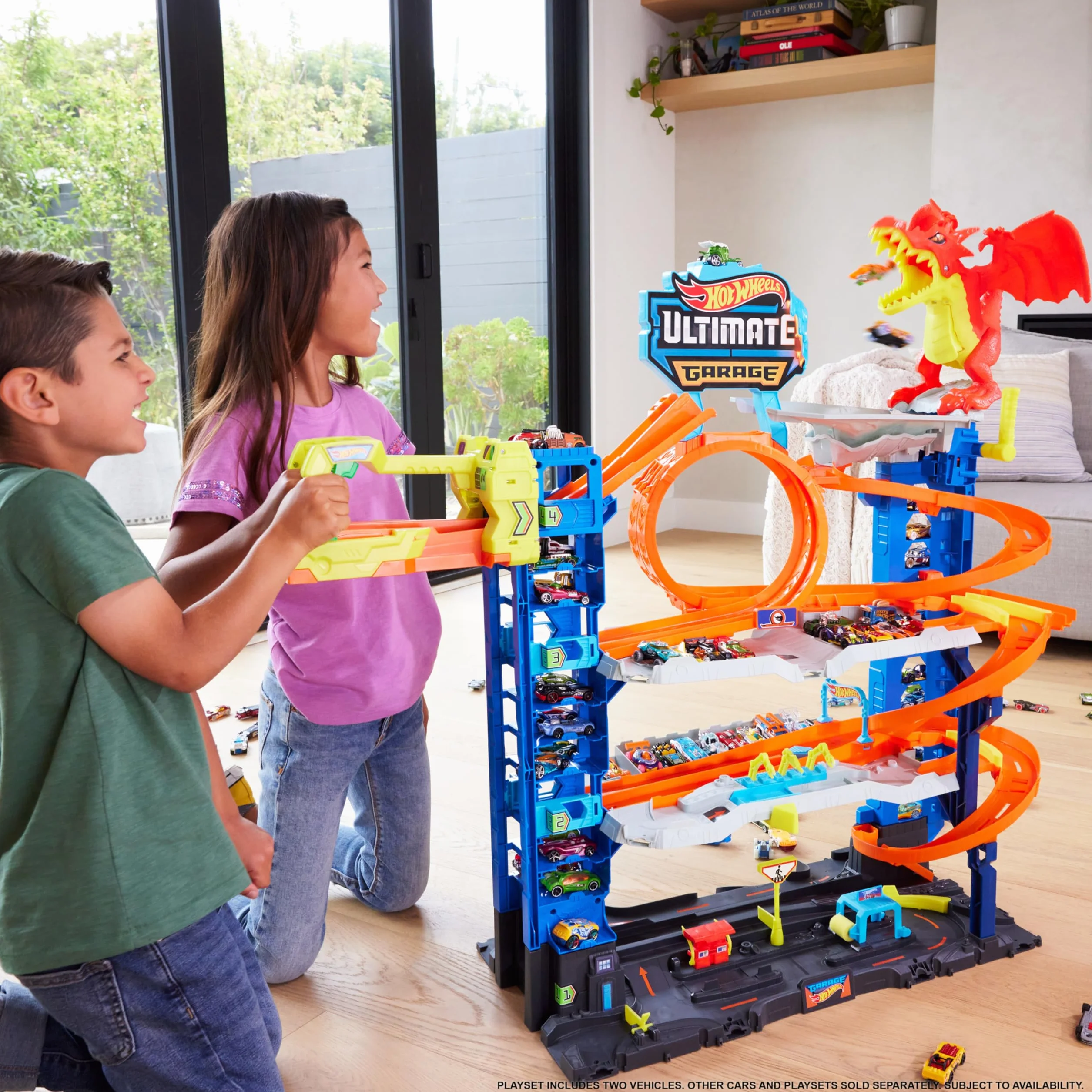 Hot Wheels City Mega Let's Race – Na start! - Netflix - Garaż Atak smoka Zestaw z 2 metalowymi samochodzikami, miejscem do przechowywania ponad 50 pojazdów w skali 1:64, HKX48