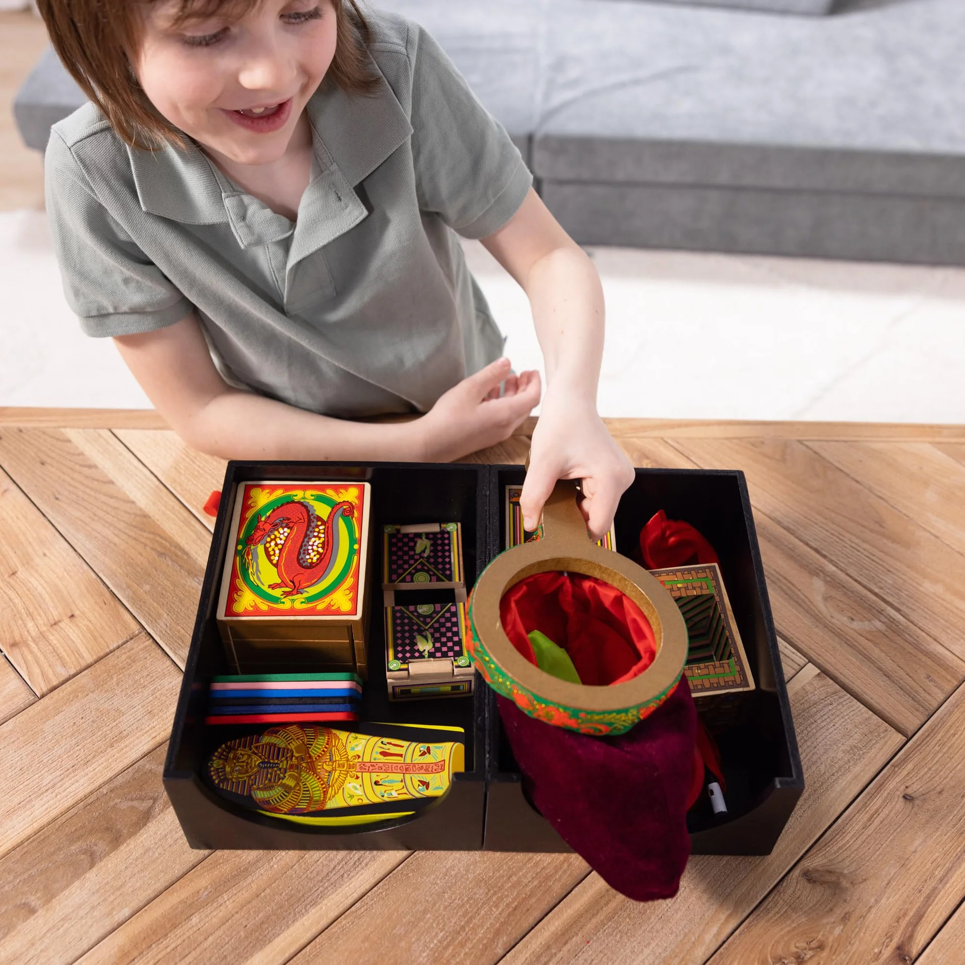 Melissa & Doug Luksusowy zestaw magiczny | Zabawa z odgrywaniem ról | Zestaw zabawkowy | 8+ | Prezent dla chłopca lub dziewczynki