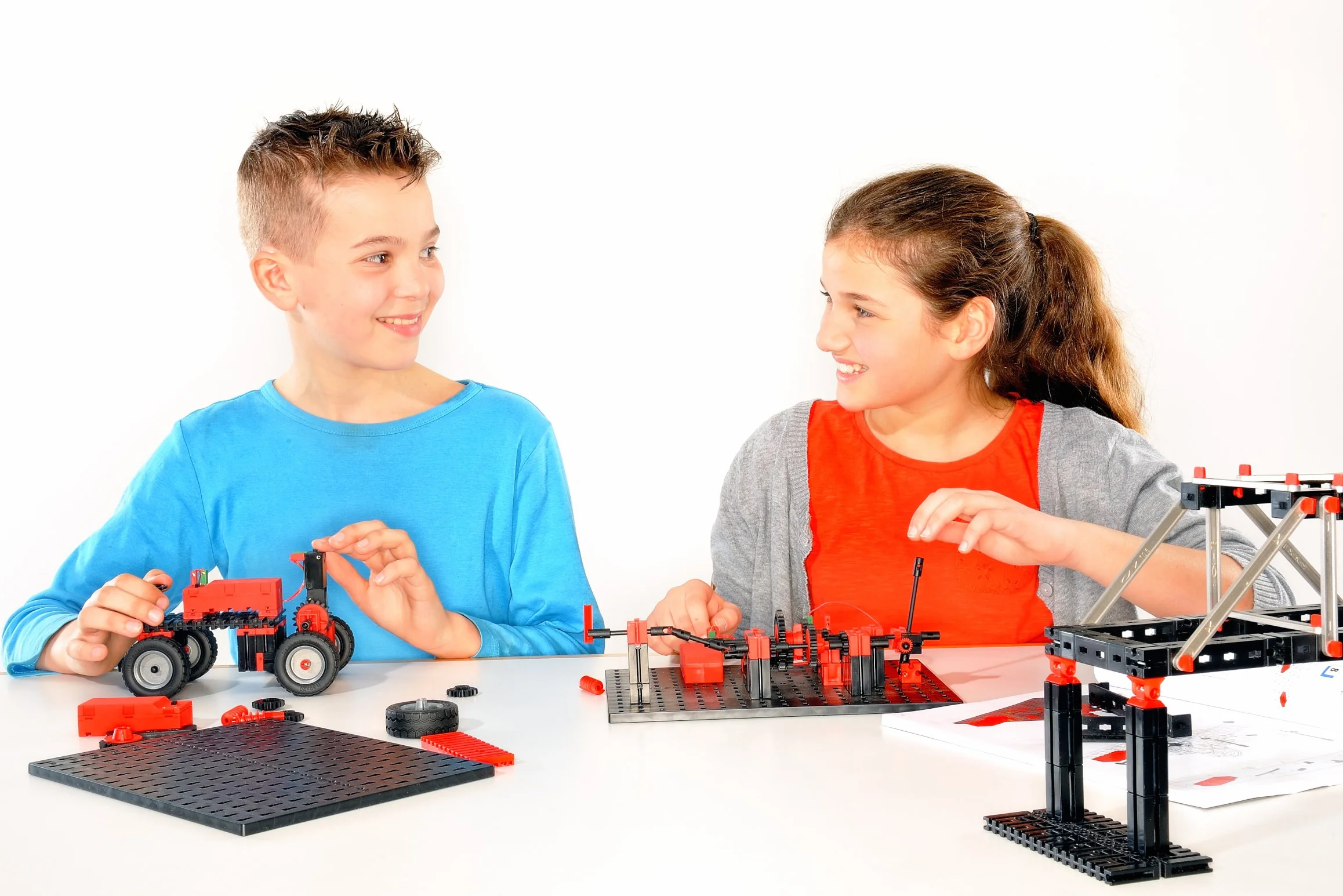 fischertechnik 536622 Advanced Mechanic & Static 2 – zestaw do montażu dla dzieci od 9 lat, skrzynka eksperymentalna z 30 modelami, w zestawie silnik, wspiera zrozumienie techniczne