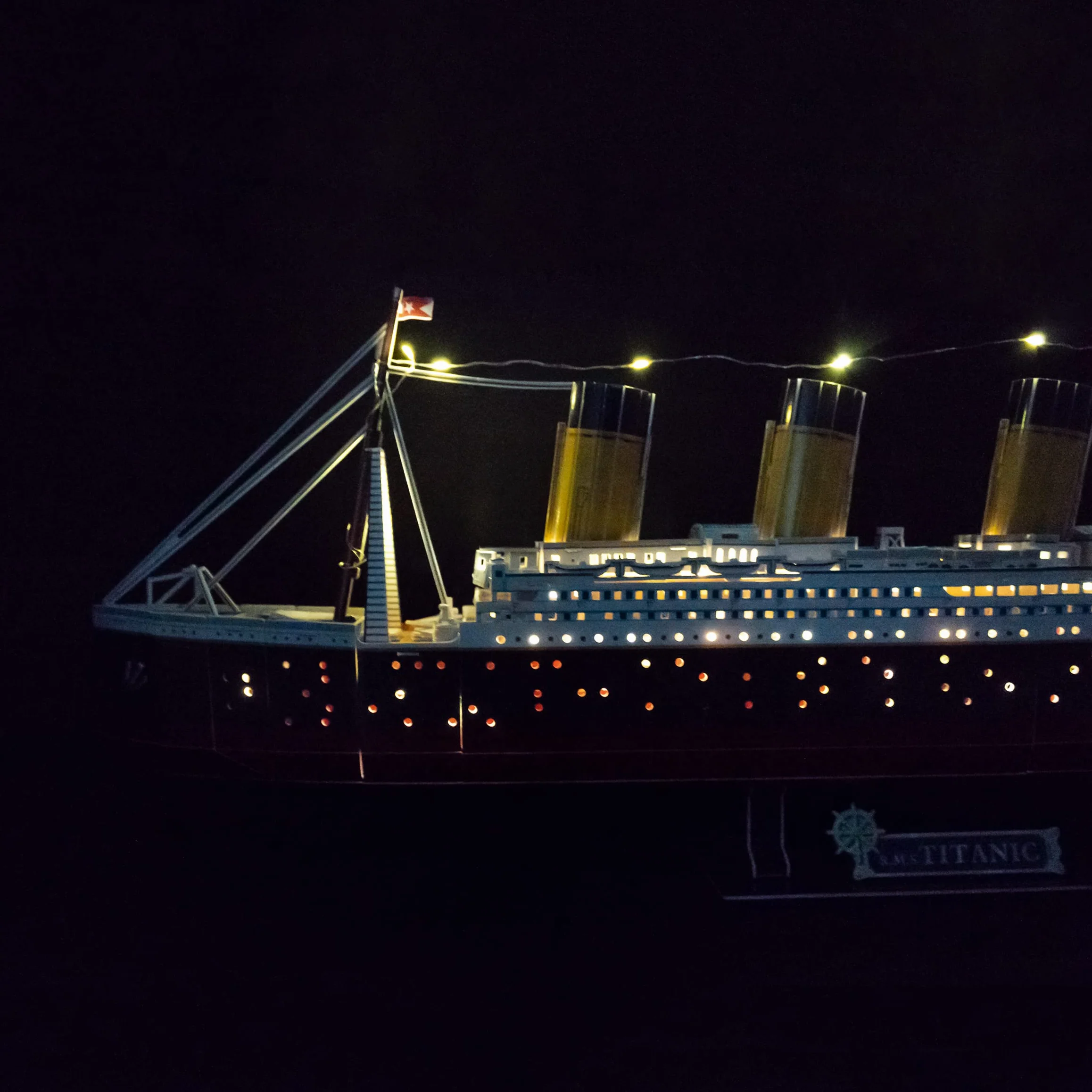 Puzzle 3D - Titanic Makieta LED | Makiety do budowy dorosłych i dzieci | Titanic Makieta | Makieta LED Boat 266 sztuk | Puzzle 3D | Makiety do jazdy