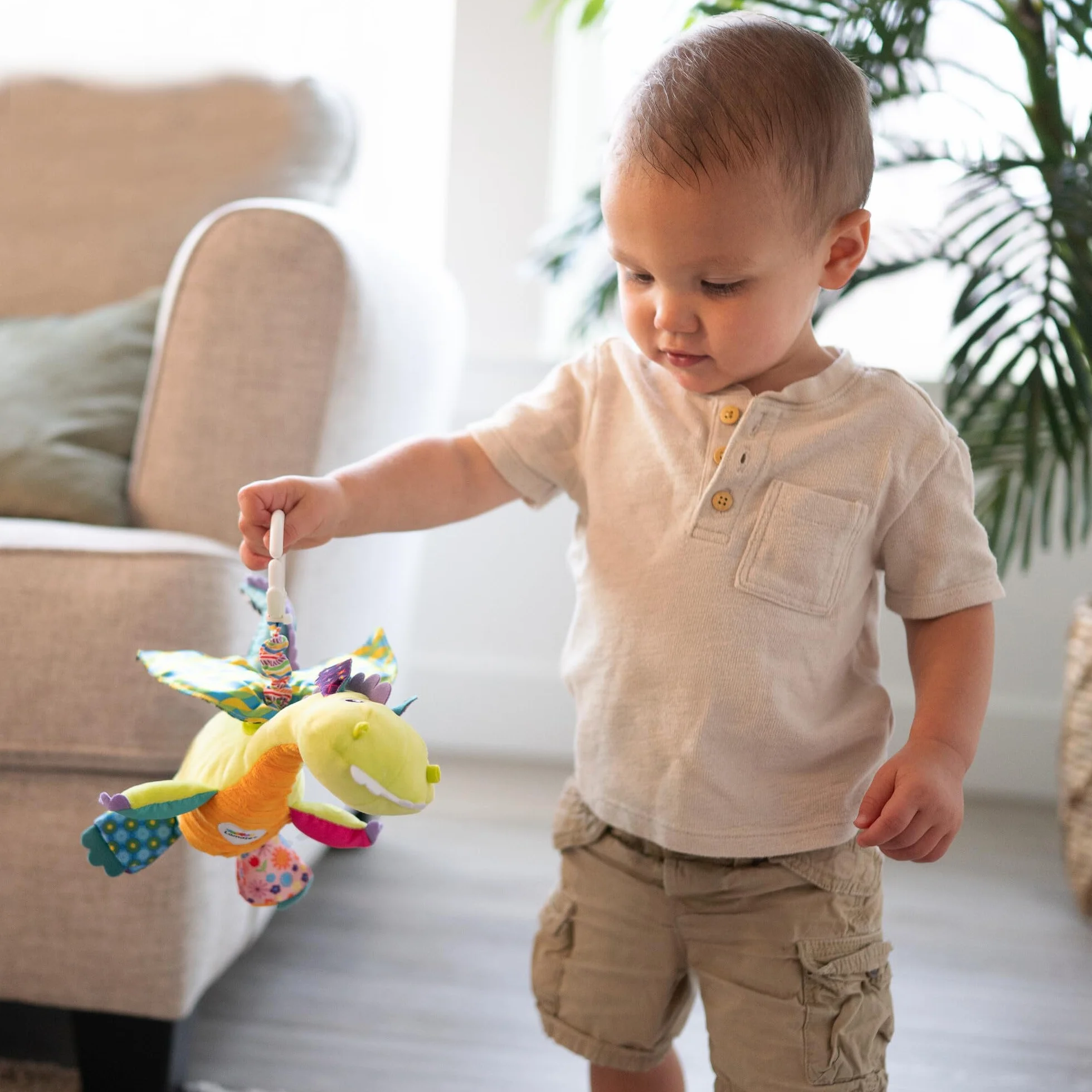 LAMAZE Flip Flap Dragon, Clip on Pram and Pushchair Newborn Baby Toy, Sensory Toy for Babies Boys and Girls from 0 to 6 Months