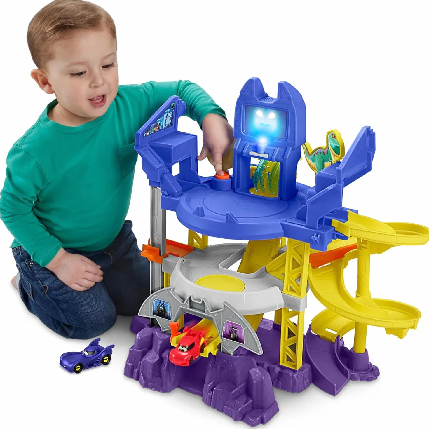 Fisher-Price DC Batwheels Batcaverna Lancia & Strzałka, zestaw startowy inspirowany Batcaverna, 3 plany, światła i dźwięk, w zestawie 2 samochody zabawkowe, zabawki dla dzieci w wieku 3+ lat, HYR74