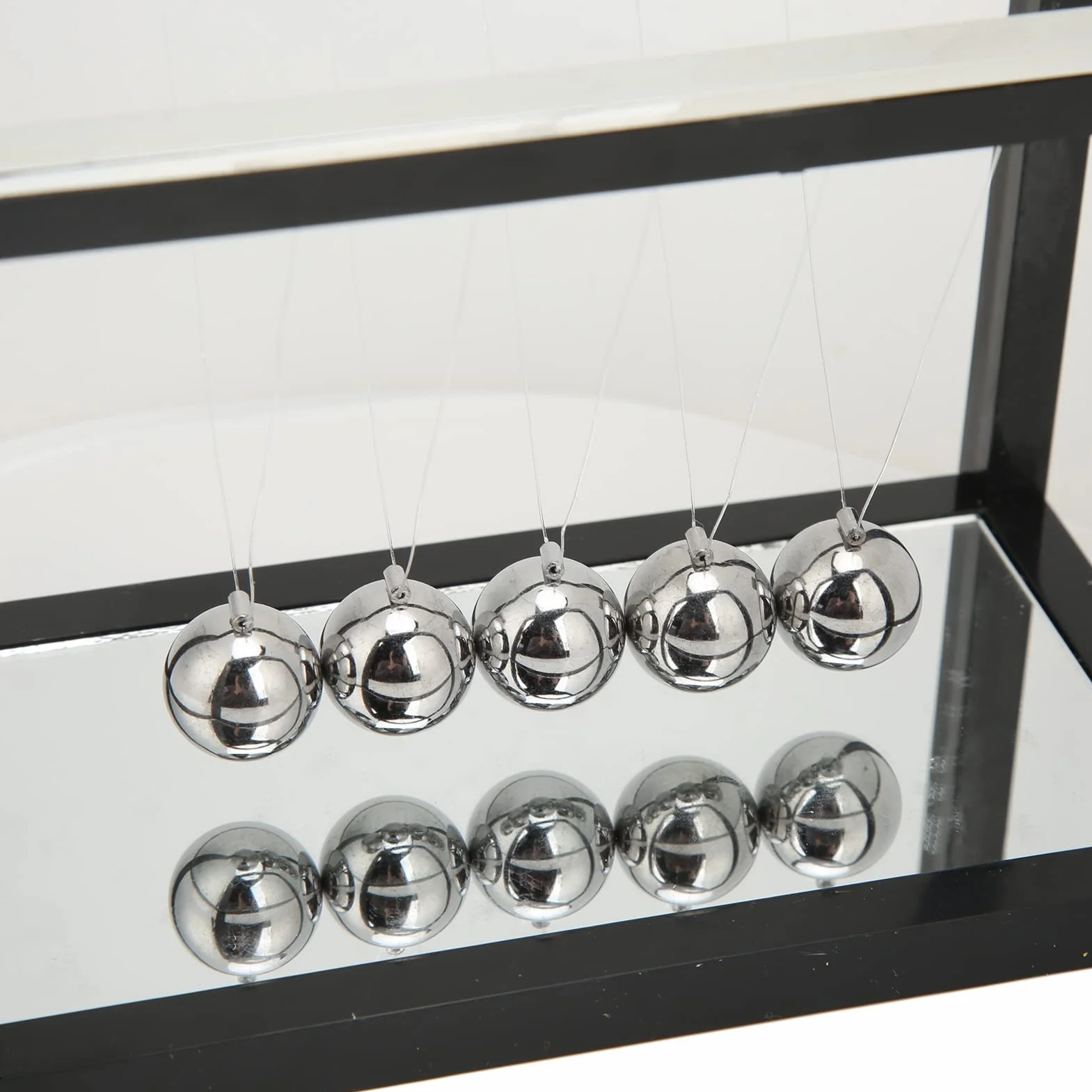 Newton huśtawka wahadłowa, zabawka, nauka, duża Newton Cradle Balance Balls z 5 żelaznymi kulkami i podstawą lustra, redukcja stresu, 15,8 x 8,4 x 11,6 cm