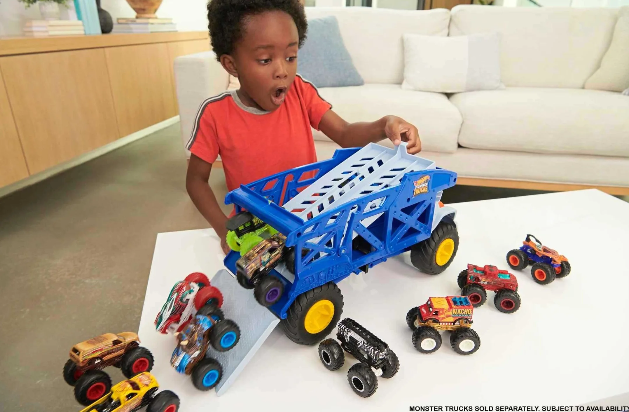 Hot Wheels Monster Trucks Toy Hauler, Oversized Truck Carries & Stores 12 1:64 Scale Monster Trucks or 32 Cars, Monster Mover Rhino, HFB13