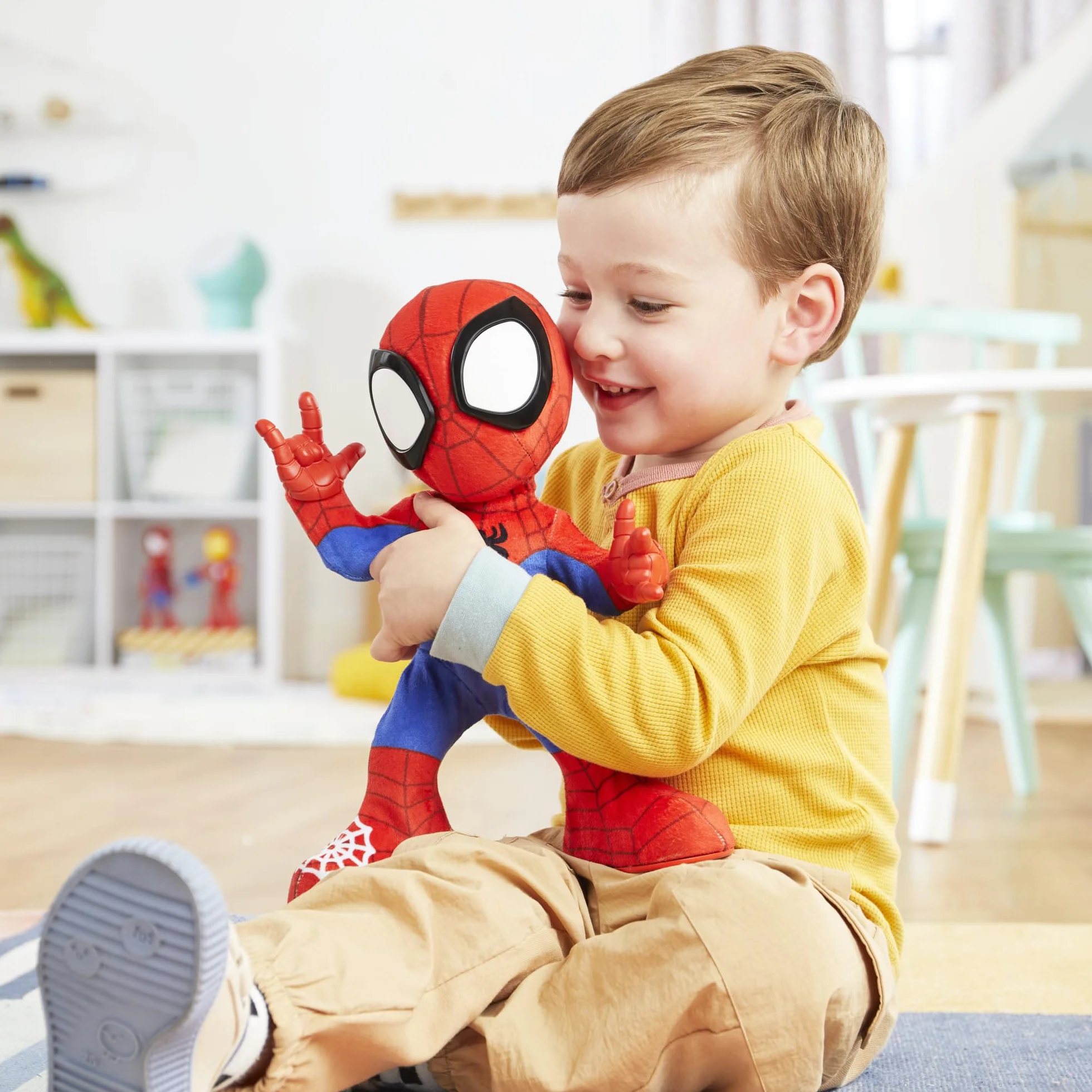 SPIDEY AND HIS AMAZING FRIENDS Tańczący i pełzający Spidey z serialu ""Spidey i super-kumple"" Marvela, interaktywna zabawka pluszowa