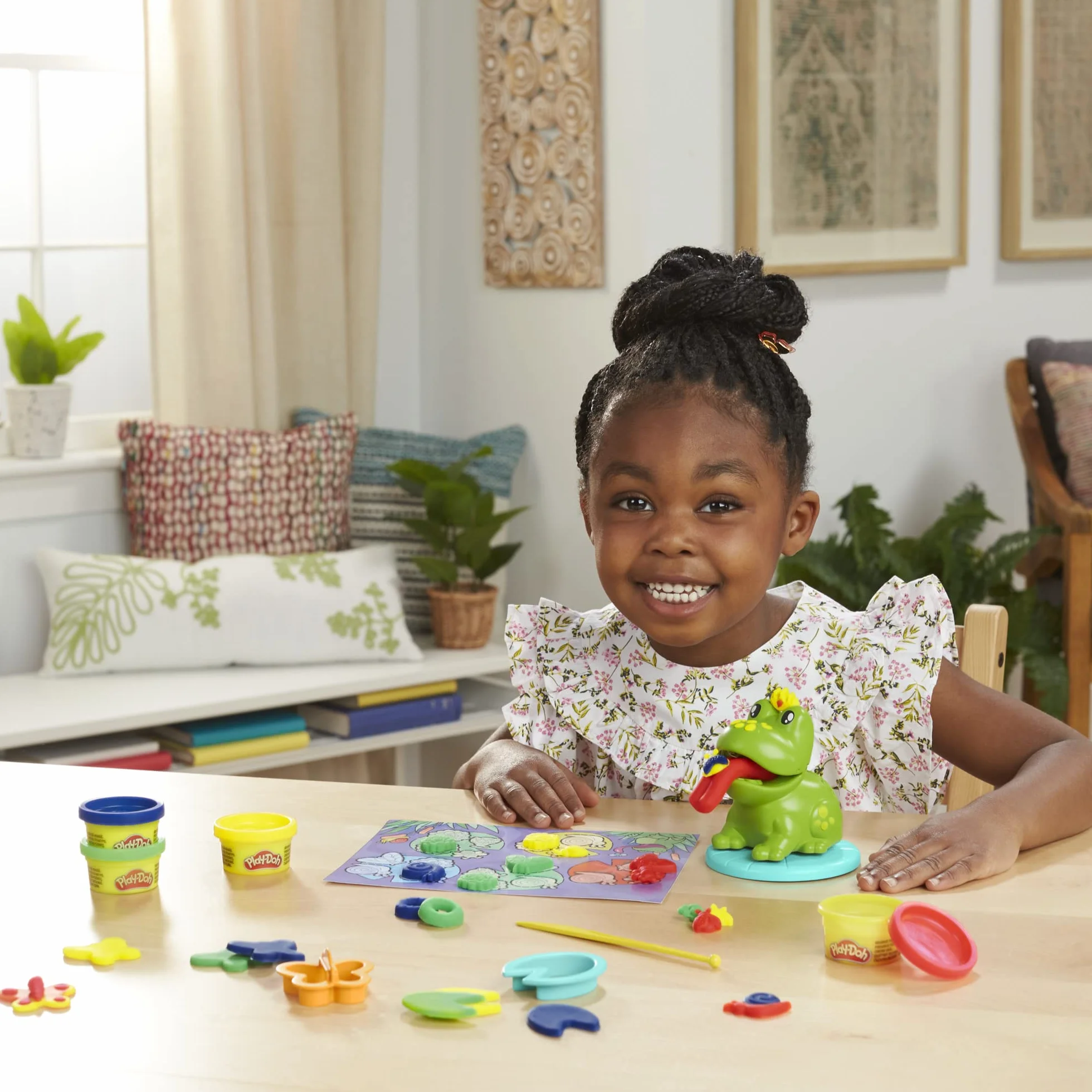 Play-Doh Zestaw Startowy Żaba i nauka kolorów | 4 pojemniki z ciastoliną po 28 g | Zabawkowa żabka i mata do zabawy | Zabawka dla 3-latka i dla Przedszkolaka | Pomysł na prezent dla dzieci