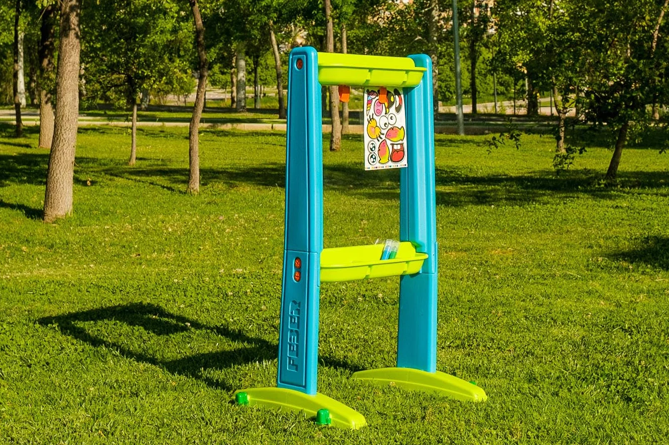 FEBER - Art & Fun Board Przezroczysty łupek w kształcie sztalugi dla dzieci do malowania i zabawy, z 4 kolorowymi pisakami, naklejkami i klipami do umieszczania papierów i kalki, słynny (800013532)
