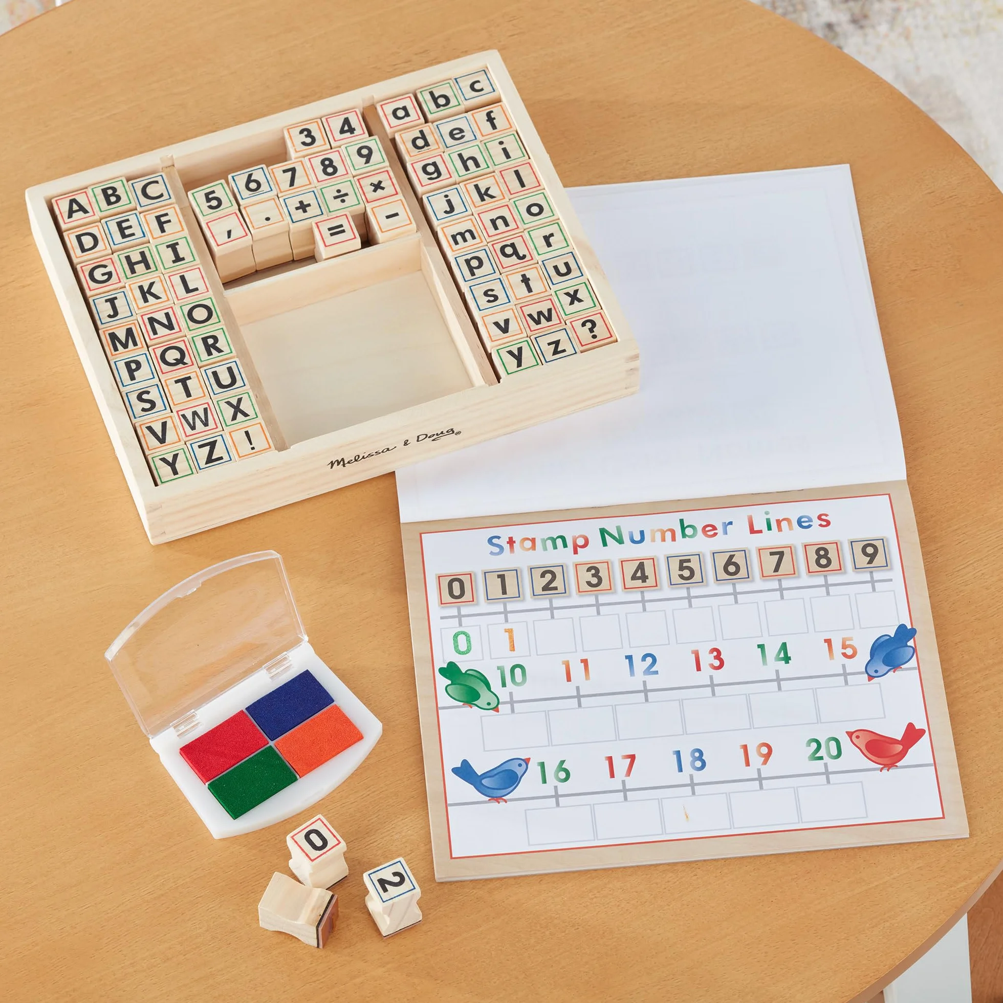 Melissa & Doug – luksusowy drewniany zabawkowy zestaw pieczątek z literkami i cyferkami | rzemiosło i sztuka | zestawy pieczątek i szablonów | 3+ | prezent dla chłopca lub dziewczynki