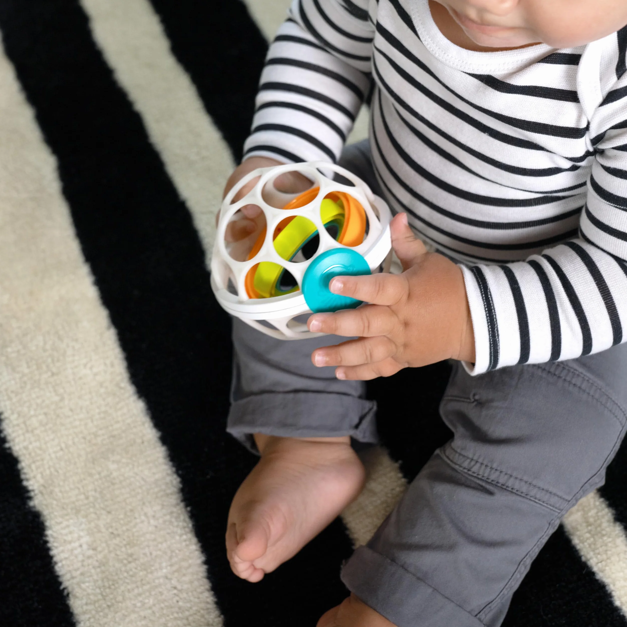 Baby Einstein Grip & Spin Oball Easy Grasp grzechotka zabawka, bez BPA, 0+ miesięcy
