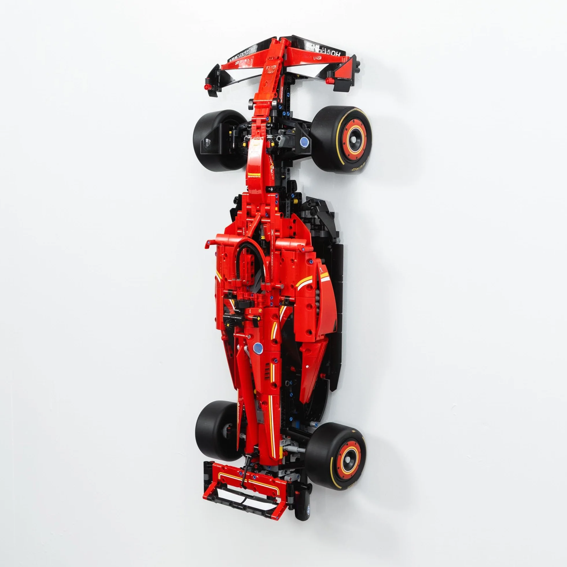 Wspornik do montażu na ścianie kompatybilny z Lego F1 Technic Ferrari SF-24 42207 – Wyprodukowany w Wielkiej Brytanii – Samochód nie wliczony w cenę – Śruby i kołki ścienne w zestawie