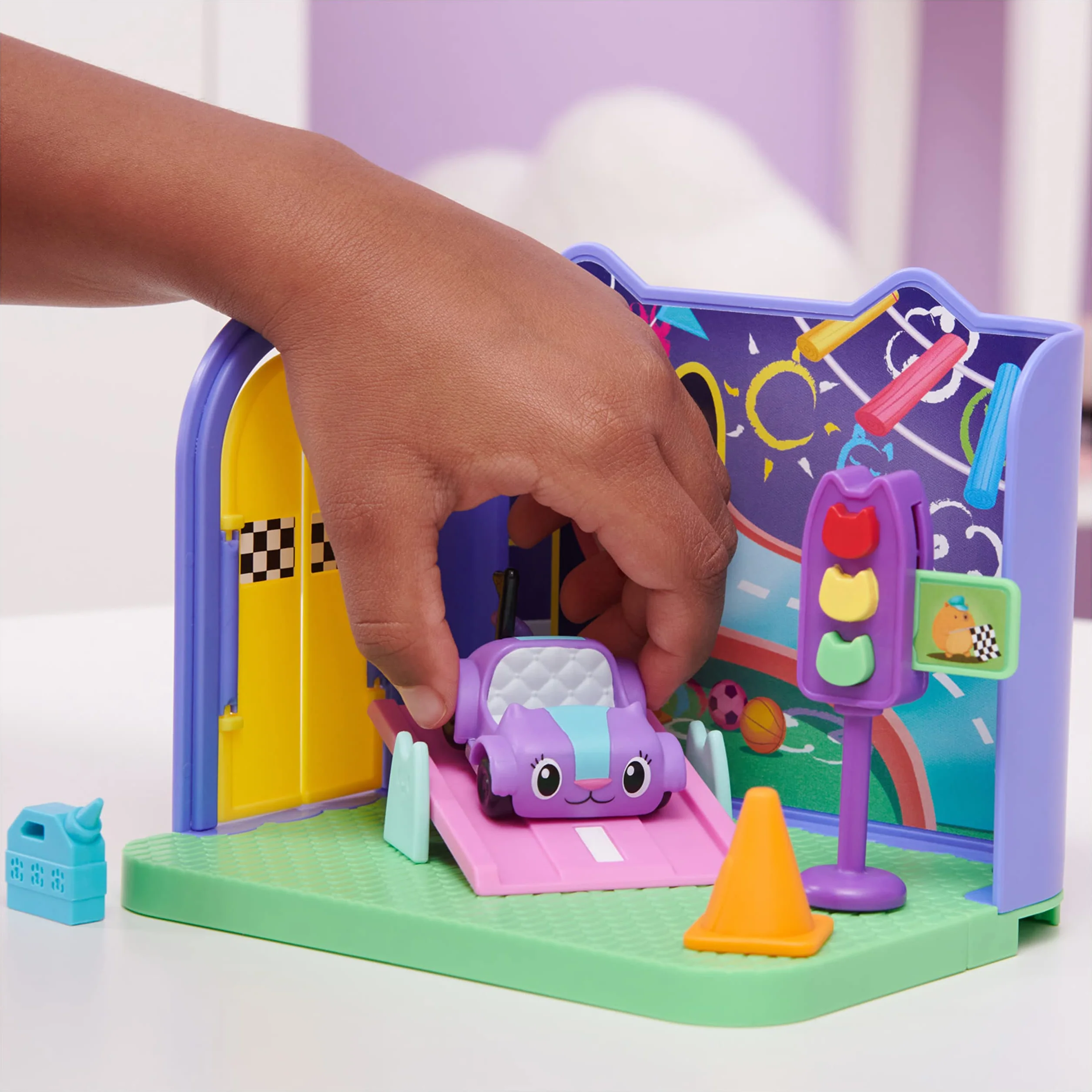 Gabby's Dollhouse i Magiczny Domek - Playset Deluxe Chabriolette Game Room - Figurka Akcesoria - Dom dla lalek - Zabawka dla dzieci od 3 lat