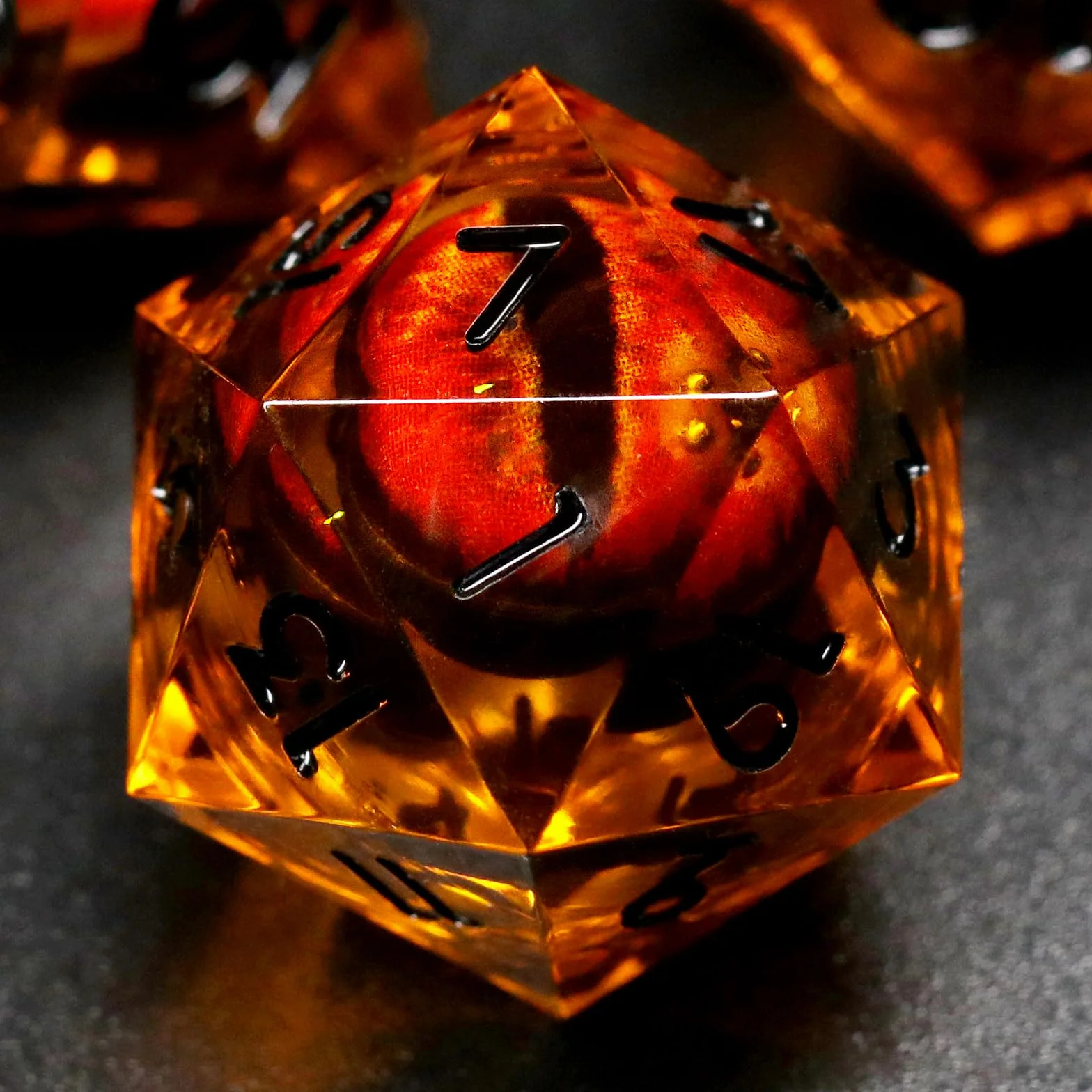 FONVGOGO Zestaw Kości DND do Lochów i Smoków 7-częściowy, Zestaw do gry w Kości RPG Kości Wielościenne Płynnym Rdzeniem Zywicą Smocze Oko DND Dice Set Dungeons and Dragons(Czarny)