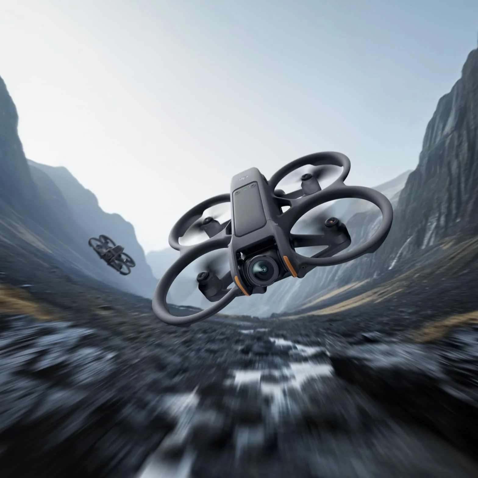 DJI Avata 2 (tylko dron), Dron FPV z kamerą 4K, Immersyjny lot, Wbudowana osłona śmigła, Proste salta/beczki, Ultraszerokokątne FOV 155°, Kompatybilny z RC Motion 3, Dron z kamerą POV
