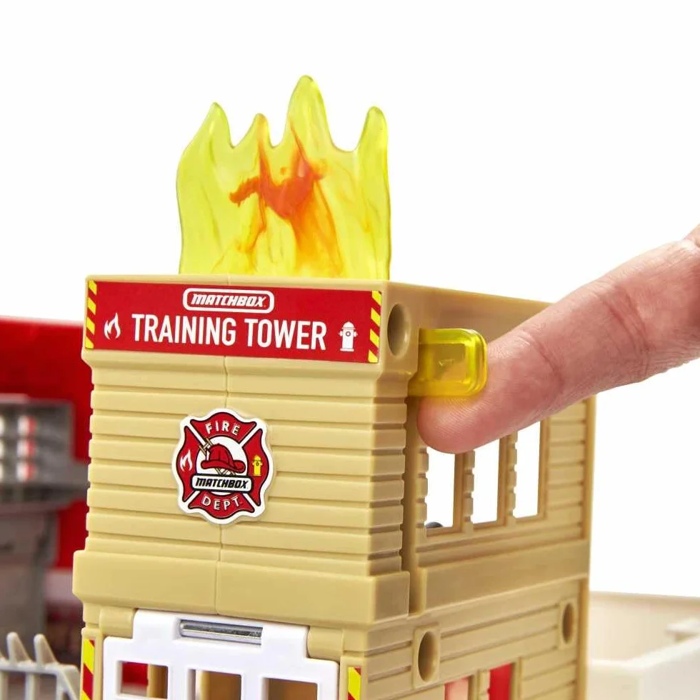 Matchbox Hbd76 - Zestaw do Zabawy W Straż pożarną, Z 1 Wozem Strażackim W Skali 1:64, Efektami Świetlnymi i Dźwiękowymi Oraz Ruchomymi Częściami, dla Dzieci od 3 Lat