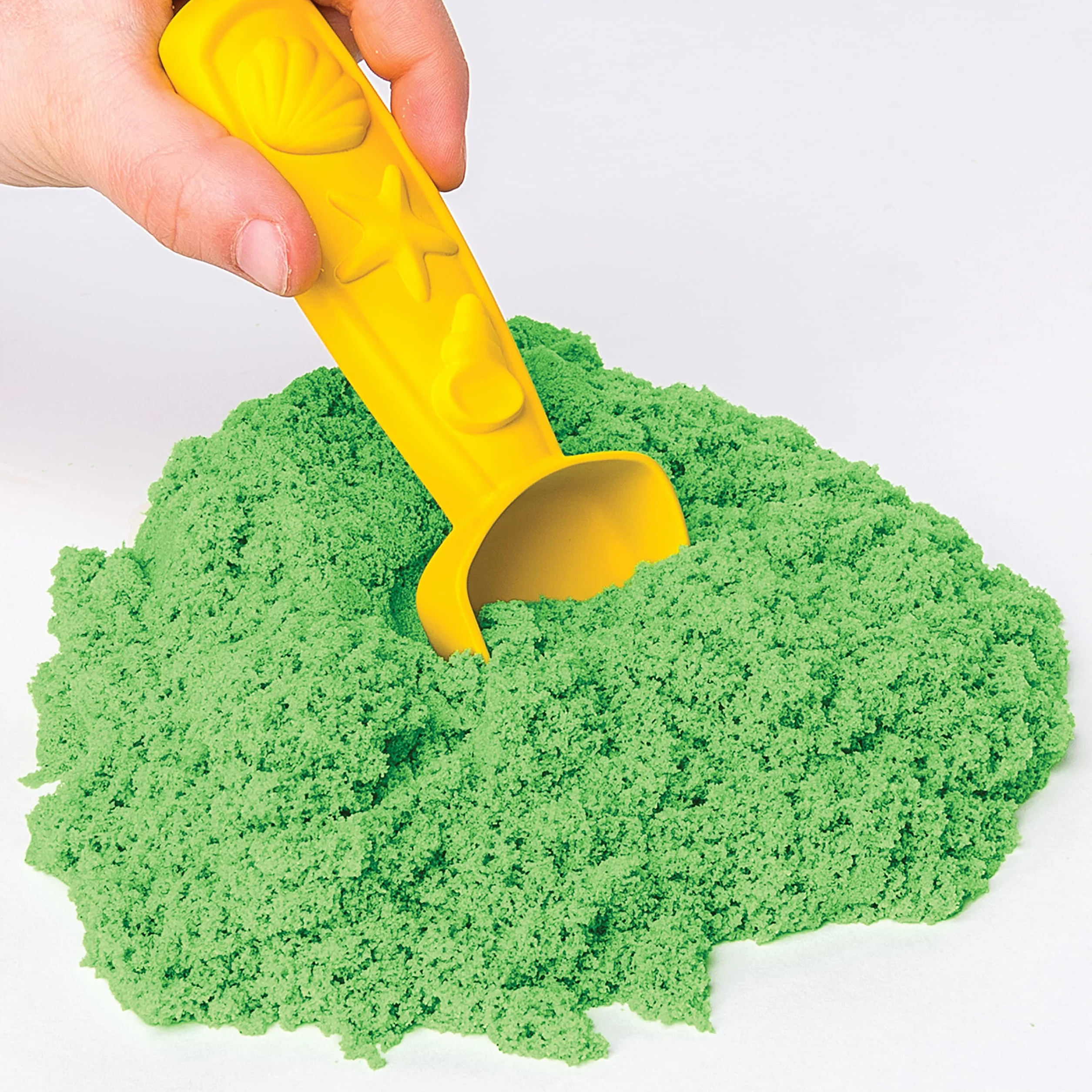 Kinetic Sand Box Set – z 454 g magicznego Kinetic Sand ze Szwecji w kolorze zielonym, 3 foremki i szufelka do kreatywnej zabawy w pomieszczeniach, od 3 lat
