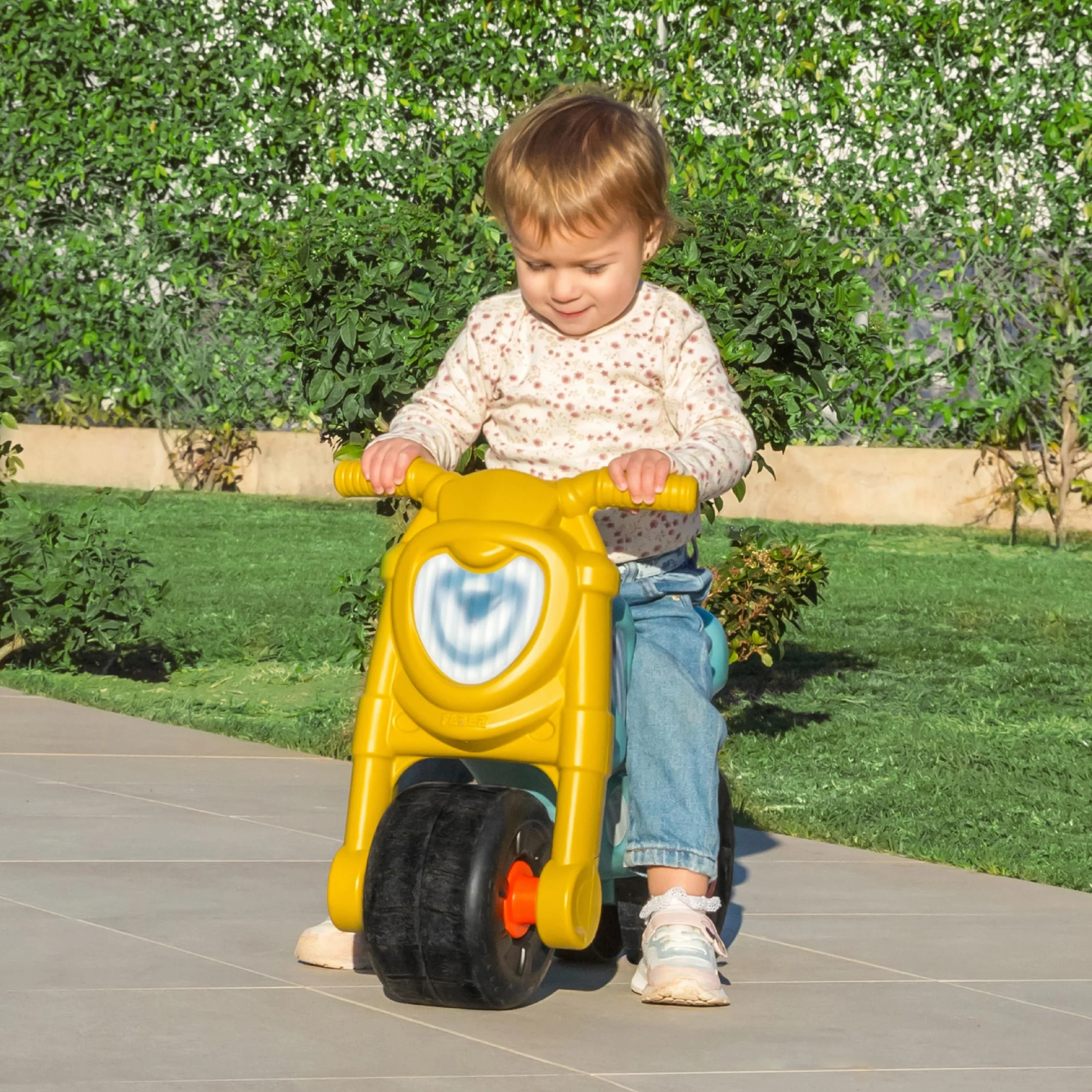 FEBER Famosa (FED30000) na co dzień, waga motocyklowa z konstrukcją, która zapewnia relaks, stabilność i bezpieczeństwo, rozwój dla dzieci w wieku od 18 miesięcy do 3 lat