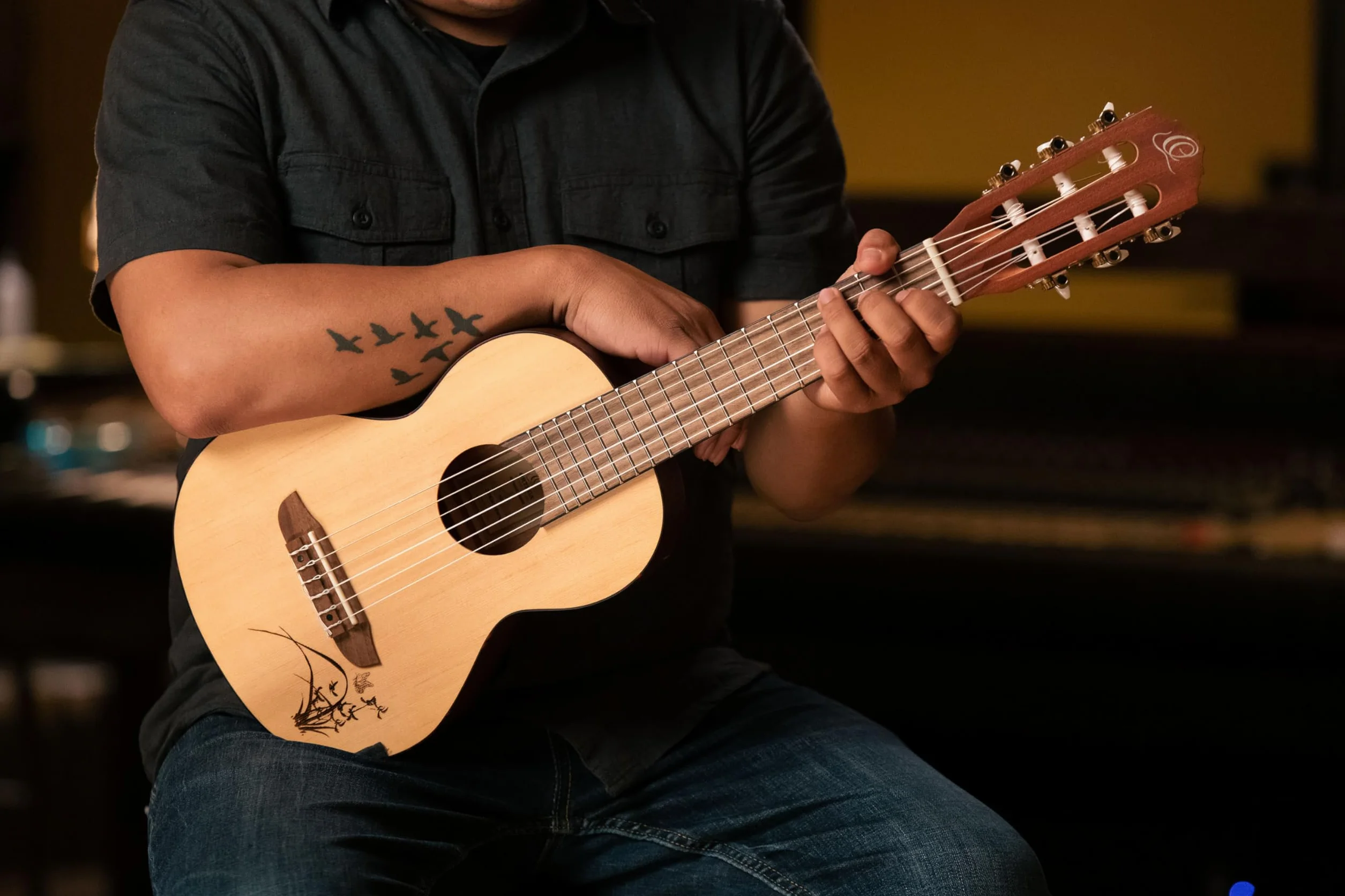 Ortega Guitars Mini Travel Guitar – Seria Mini Travel – Świerk/Mahoń, Wykończenie Naturalne (RGL5)
