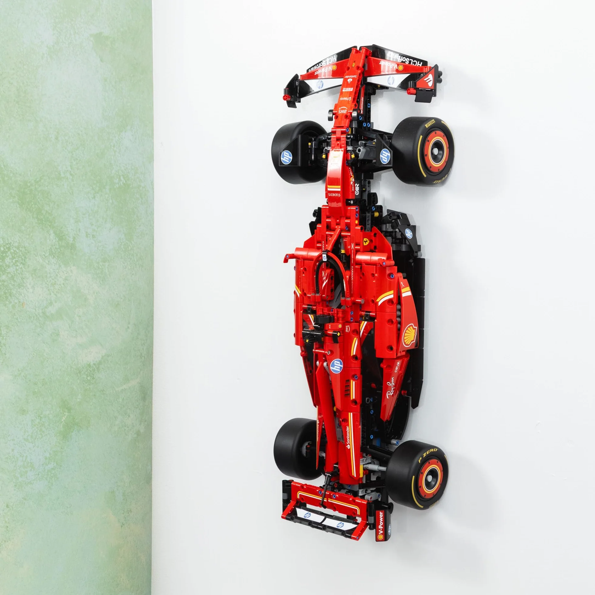 Wspornik do montażu na ścianie kompatybilny z Lego F1 Technic Ferrari SF-24 42207 – Wyprodukowany w Wielkiej Brytanii – Samochód nie wliczony w cenę – Śruby i kołki ścienne w zestawie