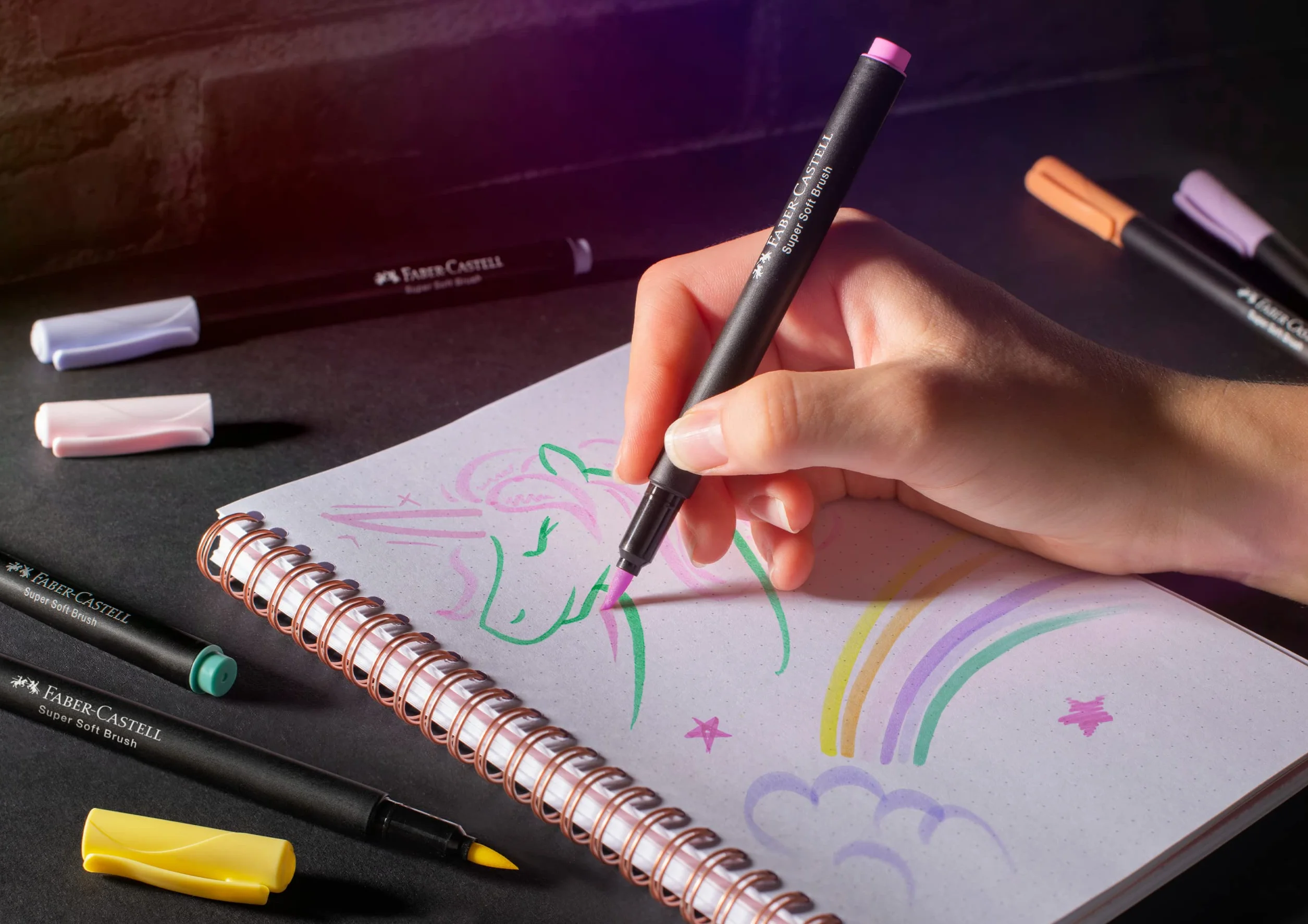 FABER-CASTELL 116453 - Zestaw pisaków z końcówką filcową Black Edition 6er Etui, pastele z końcówką pędzelkową, dla dzieci i dorosłych